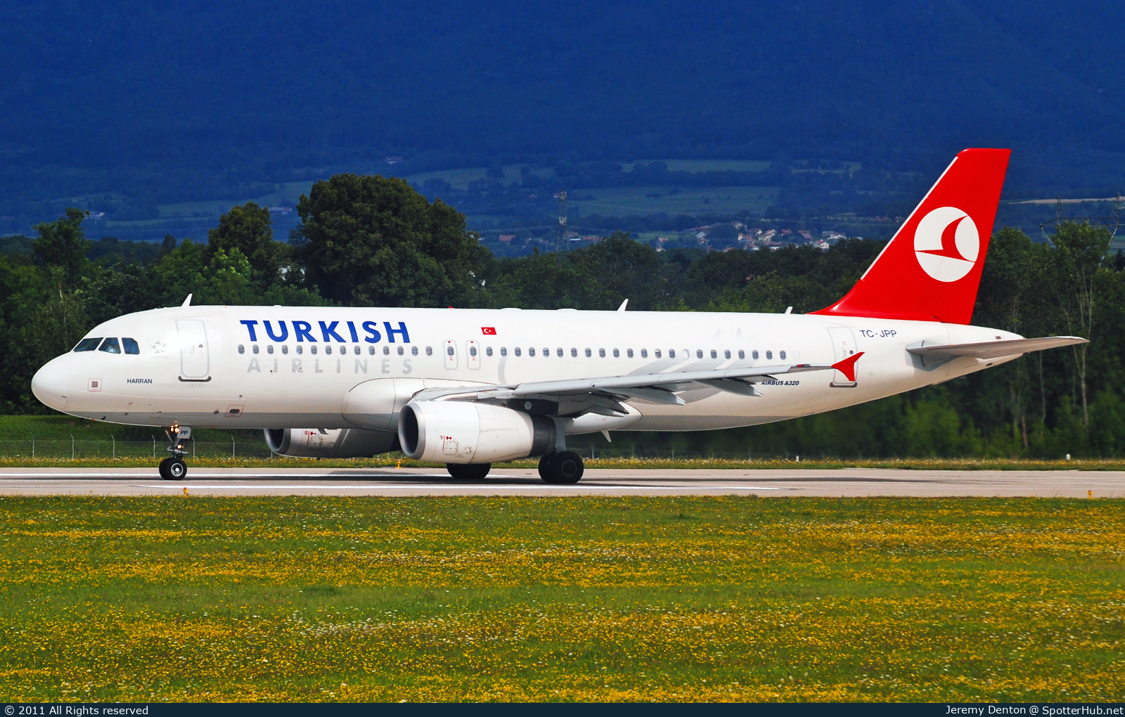 Photo of TC-JPP - Airbus A320-232 operated by Turkish Airlines