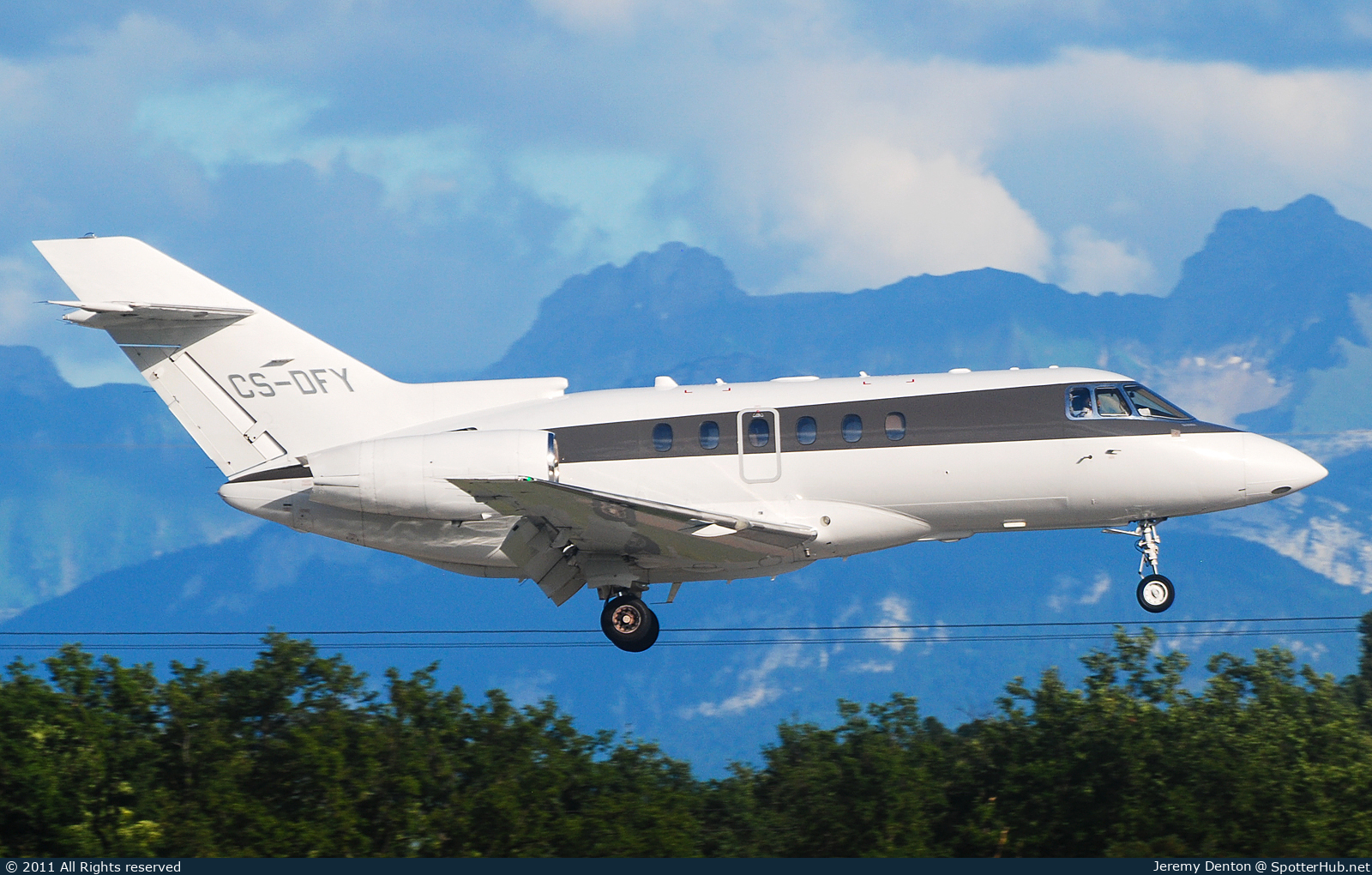 Photo of CS-DFY - Hawker Beechcraft 800XP operated by NetJets Europe