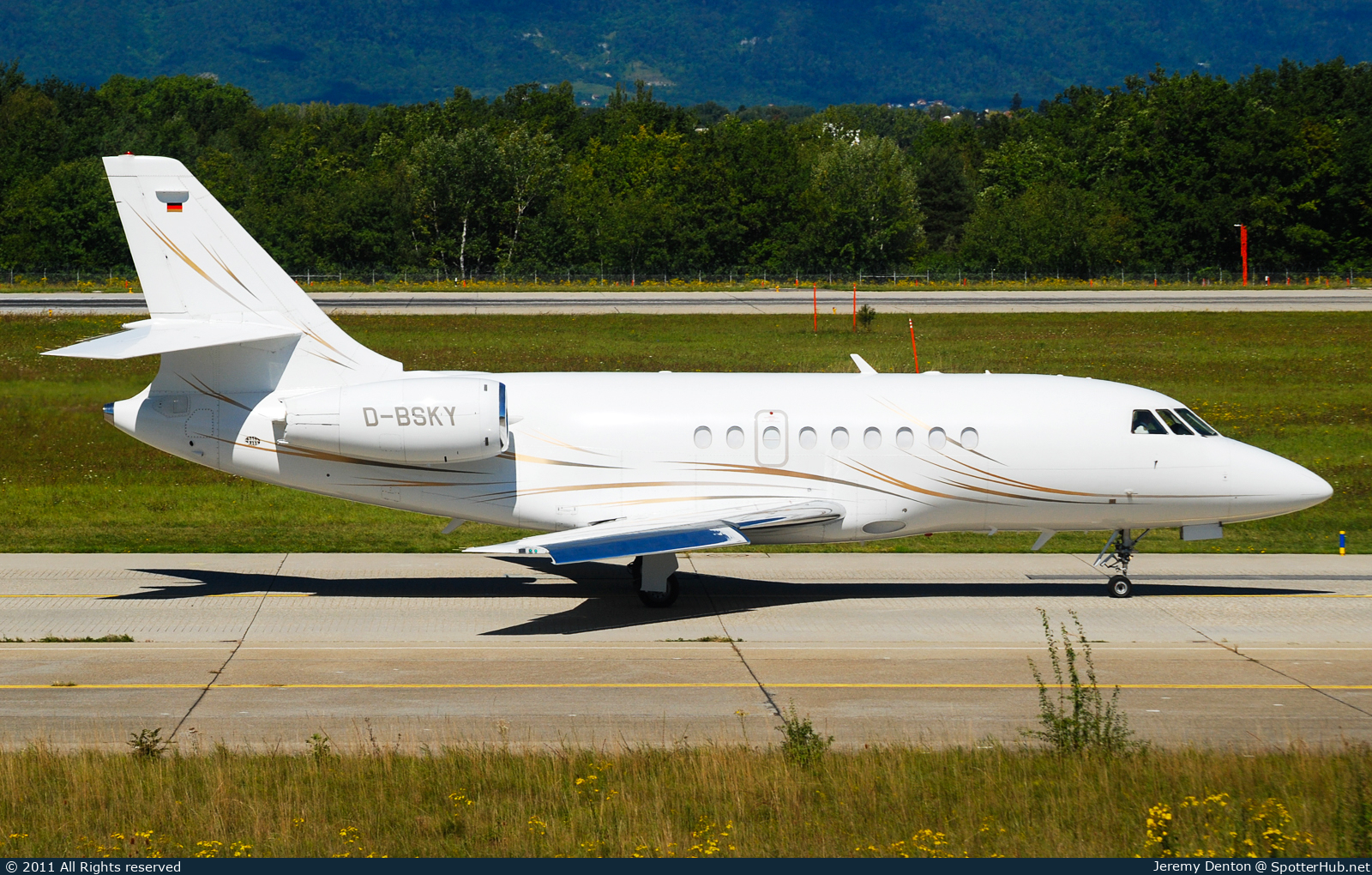 Photo of D-BSKY - Dassault Falcon 2000 operated by ProAir Aviation