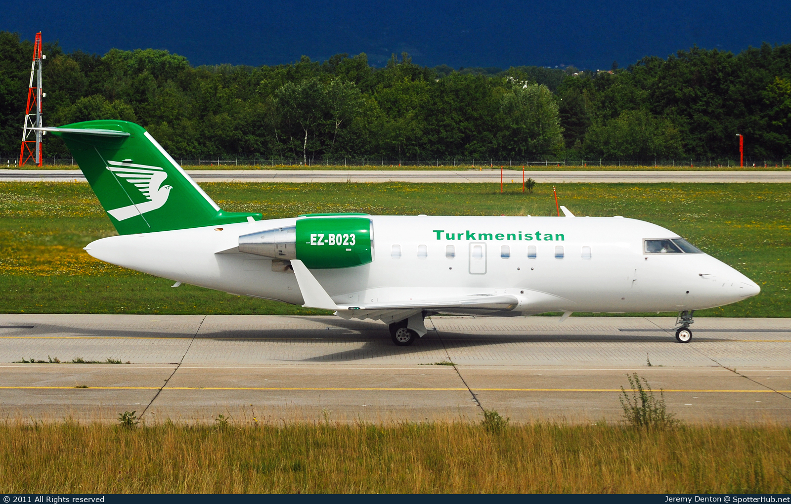 Photo of EZ-B023 - Bombardier Challenger 605 operated by Government of Turkmenistan