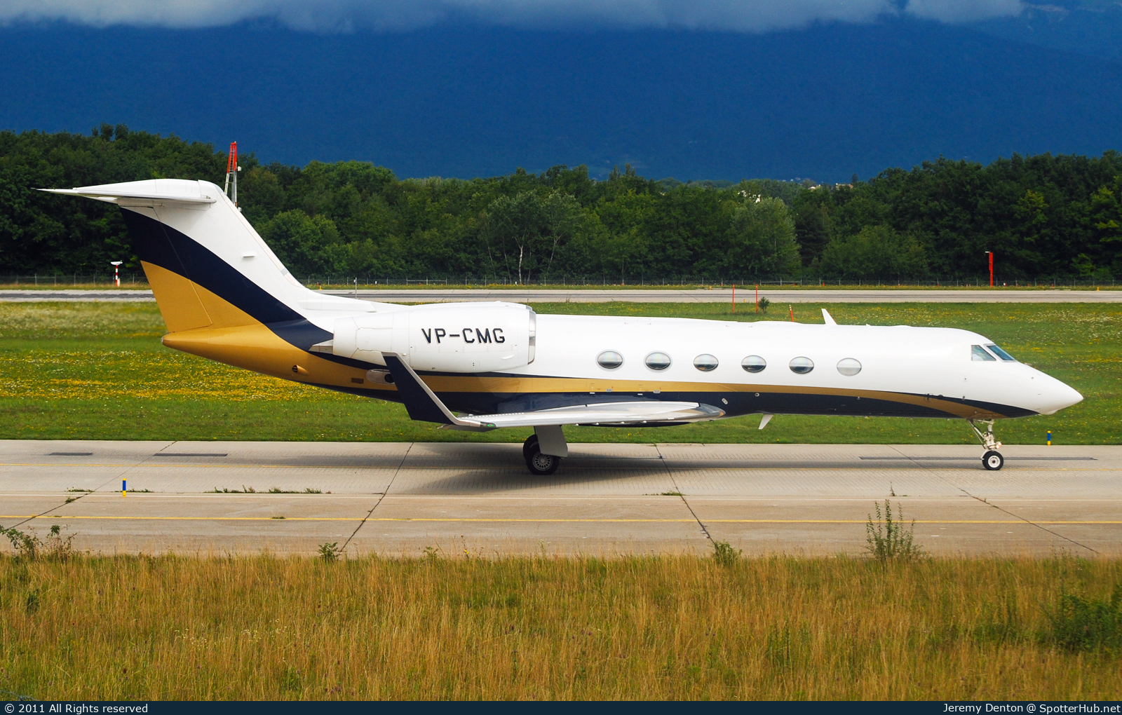 Photo of VP-CMG - Gulfstream GIV-X (G450) operated by Arab Wings Company