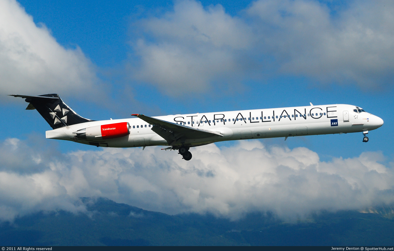 Photo of OY-KHE - McDonnell Douglas MD-82 operated by SAS Scandinavian Airlines