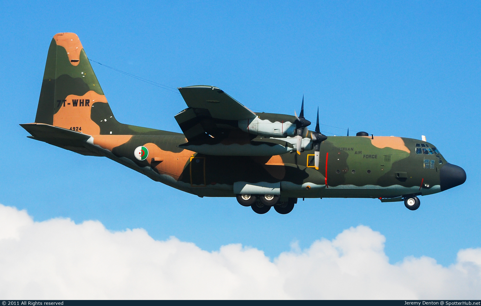 Photo of 7T-WHR - Lockheed C-130H Hercules operated by Algerian Air Force