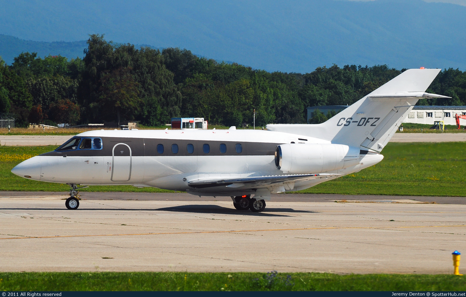 Photo of CS-DFZ - Hawker Beechcraft 800XP operated by NetJets Europe