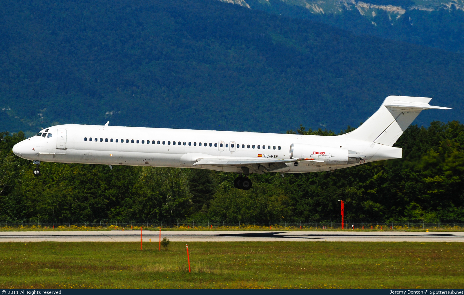 Photo of EC-KSF - McDonnell Douglas MD-87 operated by IMD Airways