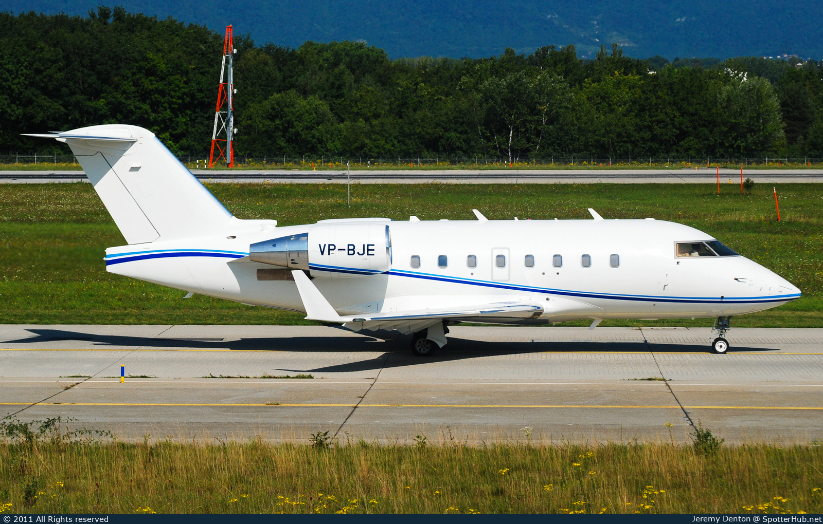 Photo of VP-BJE - Bombardier Challenger 604 operated by TAG Aviation Asia