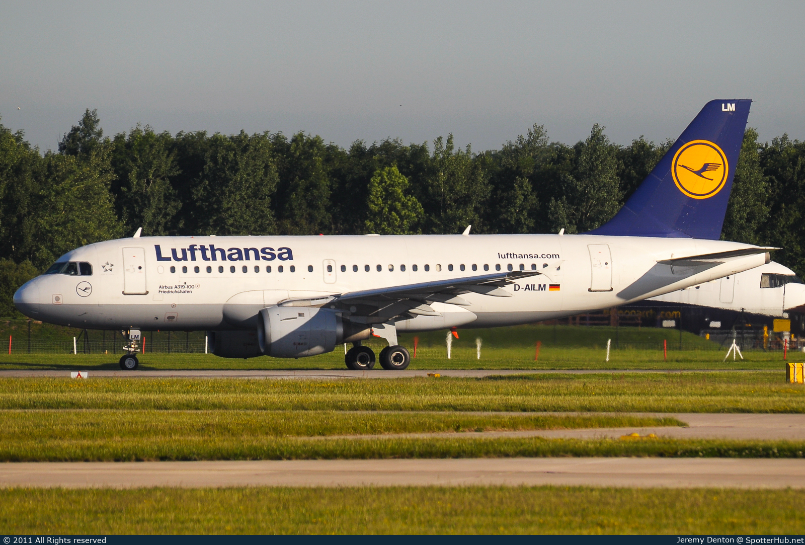 Photo of D-AILM - Airbus A319-114 operated by Lufthansa