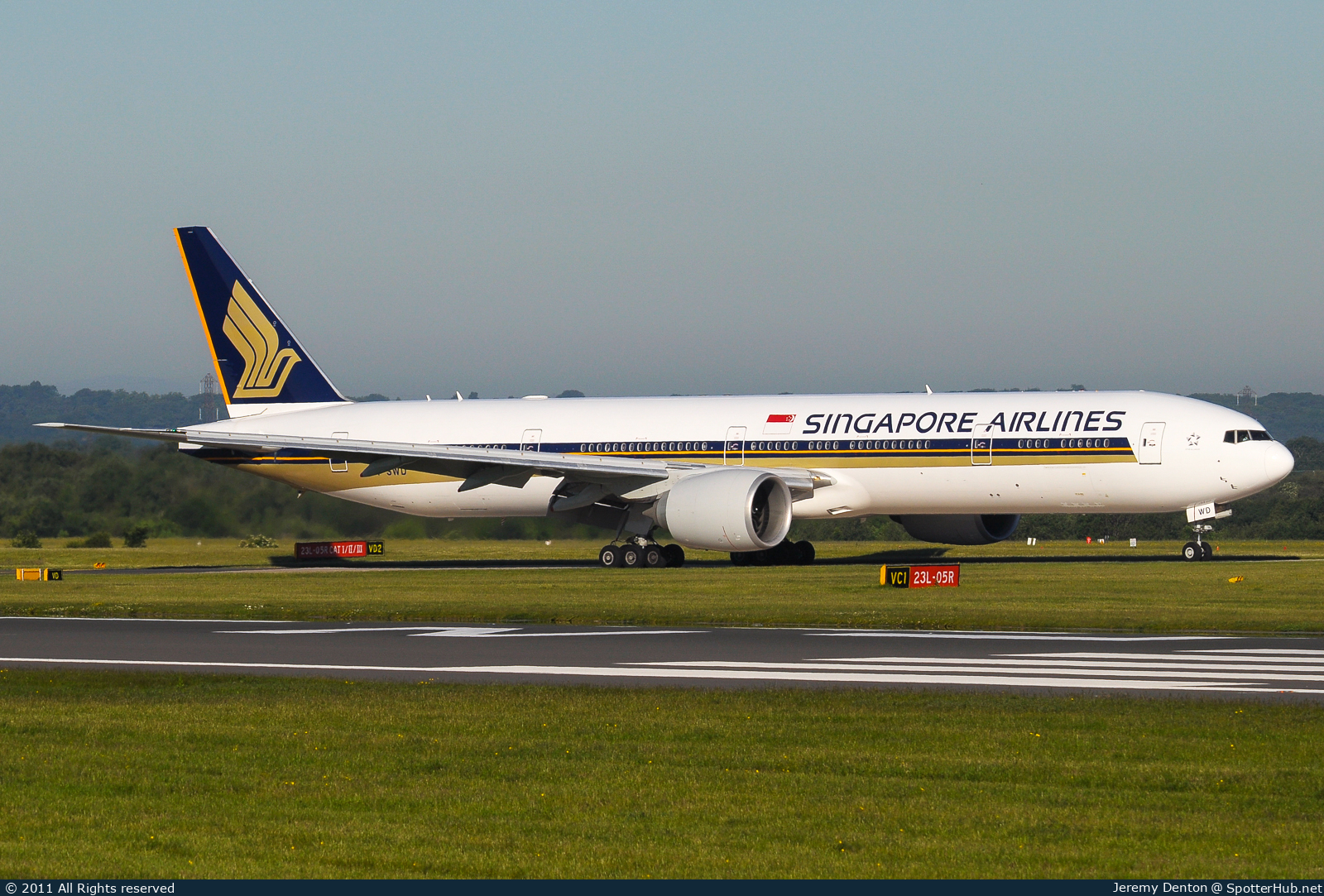 Photo of 9V-SWD - Boeing 777-312(ER) operated by Singapore Airlines