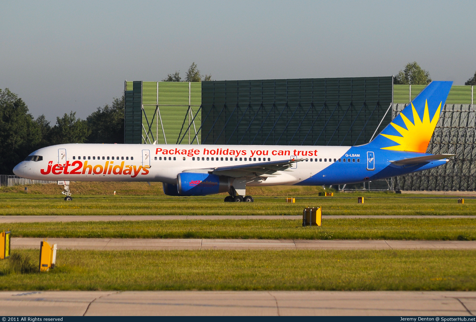Photo of G-LSAM - Boeing 757-2K2 operated by Jet2