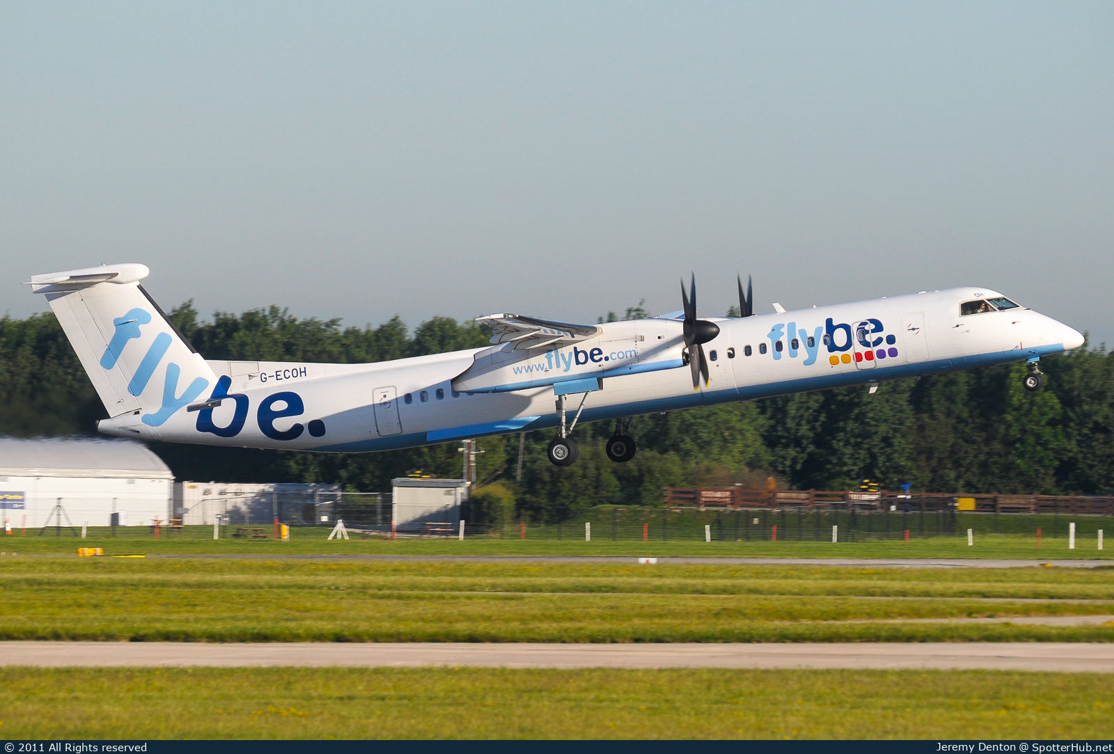 Photo of G-ECOH - Bombardier DHC-8-402 Dash 8 Q400 operated by flybe