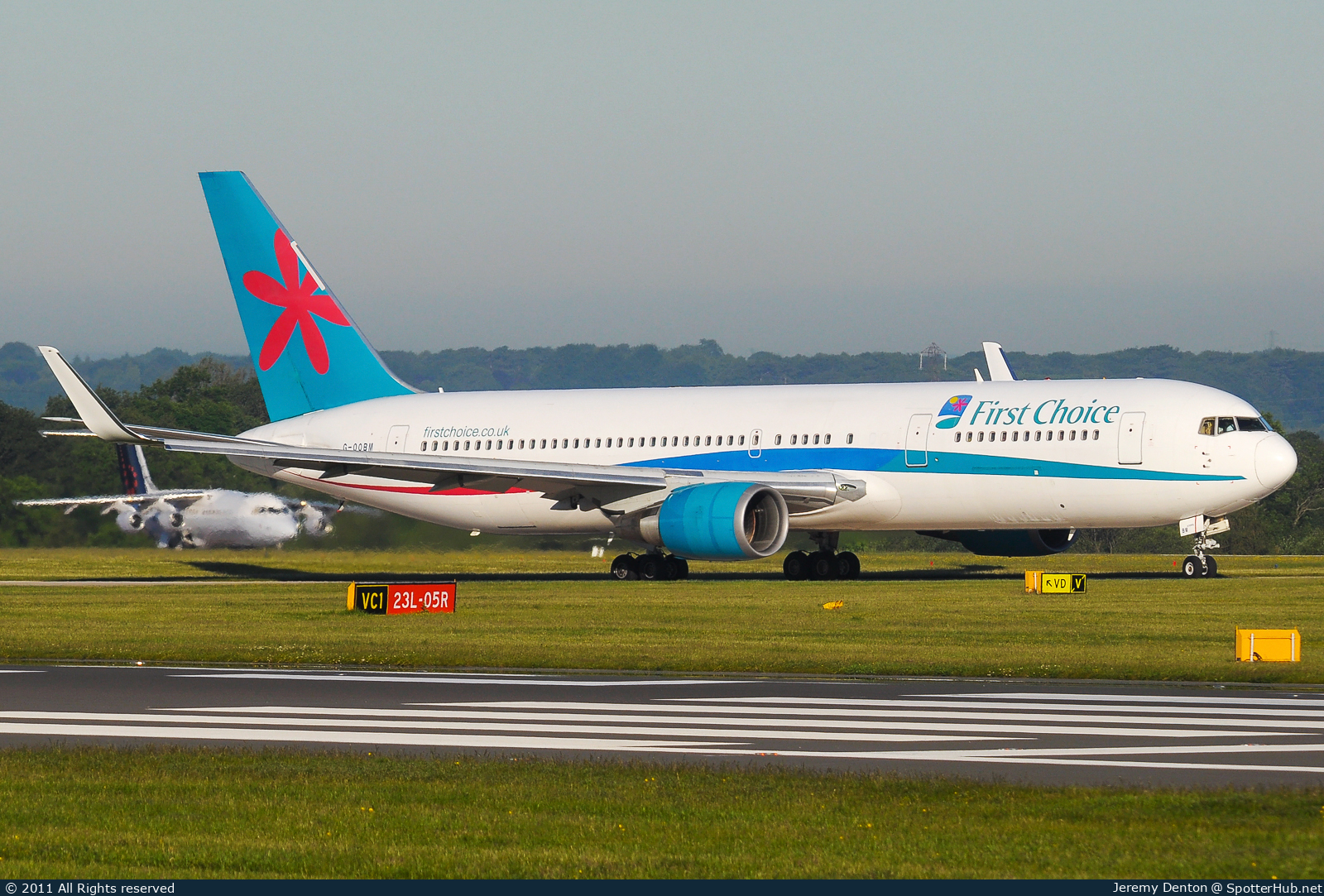 Photo of G-OOBM - Boeing 767-324(ER) operated by First Choice Airways