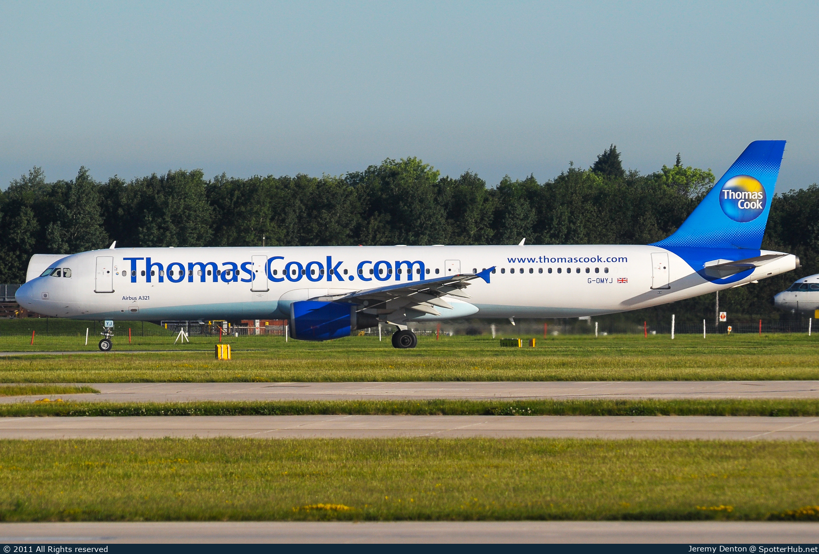Photo of G-OMYJ - Airbus A321-211 operated by Thomas Cook Airlines