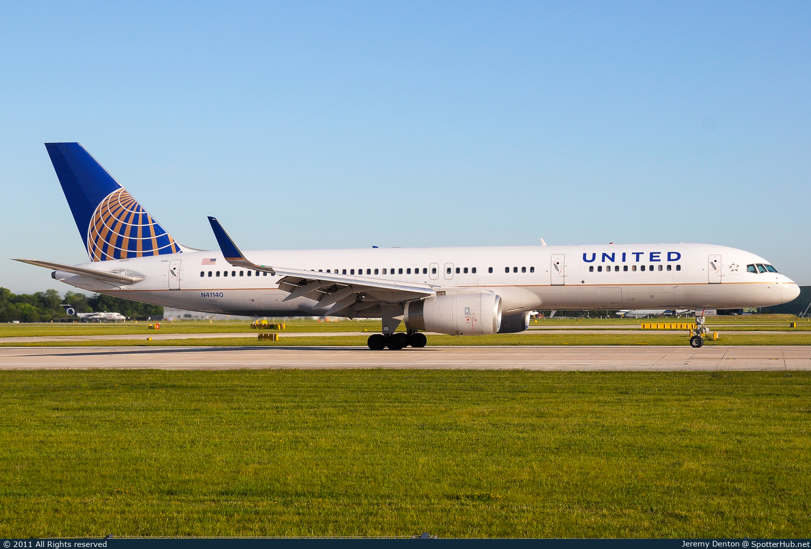 Photo of N41140 - Boeing 757-224 operated by United Airlines