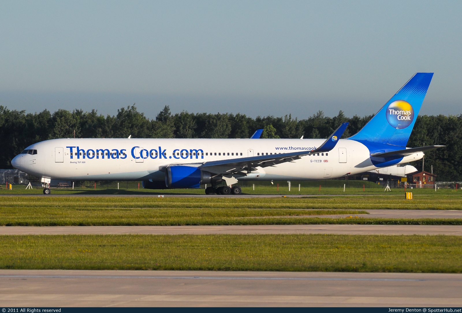 Photo of G-TCCB - Boeing 767-31K(ER) operated by Thomas Cook Airlines