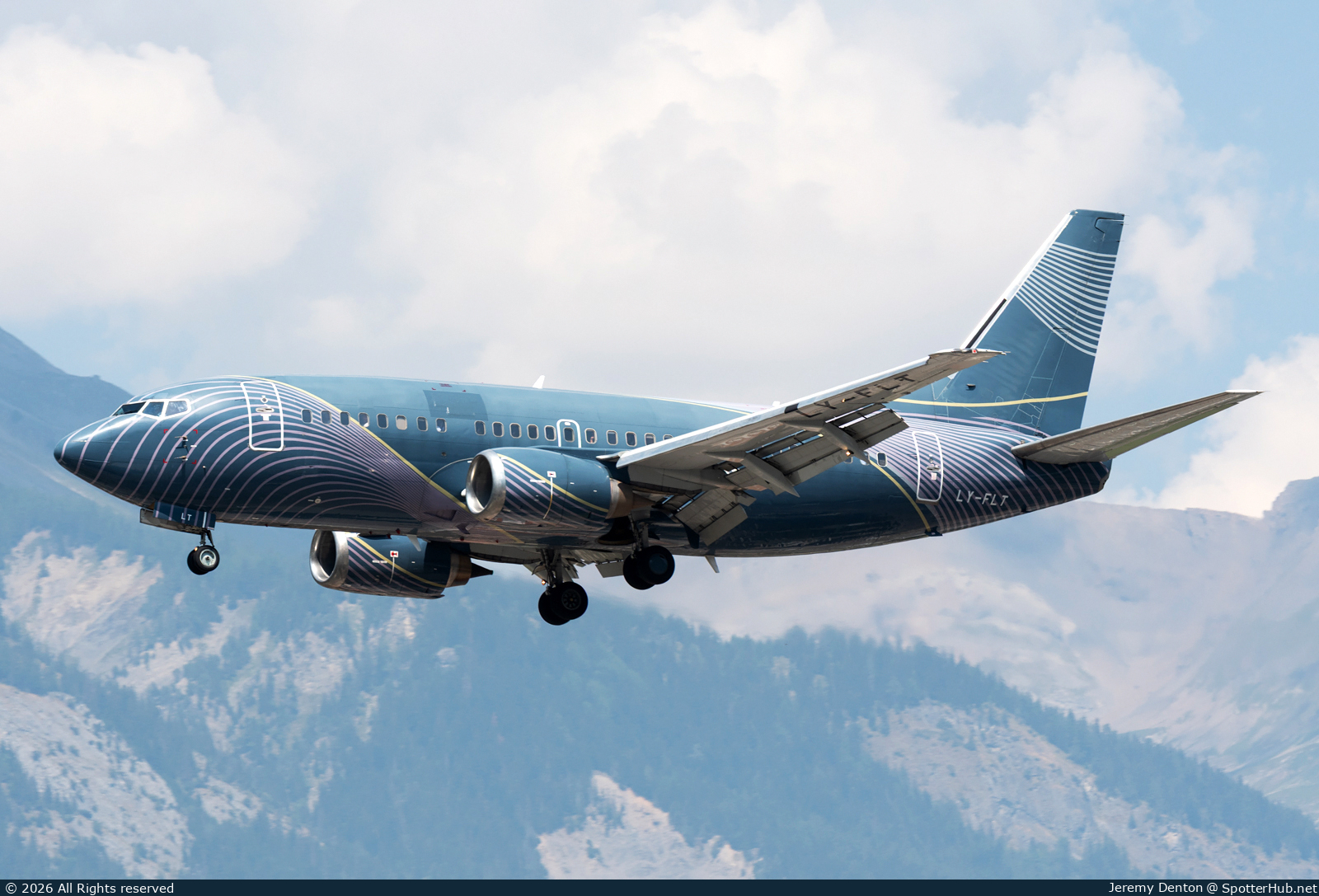 Photo of LY-FLT - Boeing 737-522 operated by KlasJet