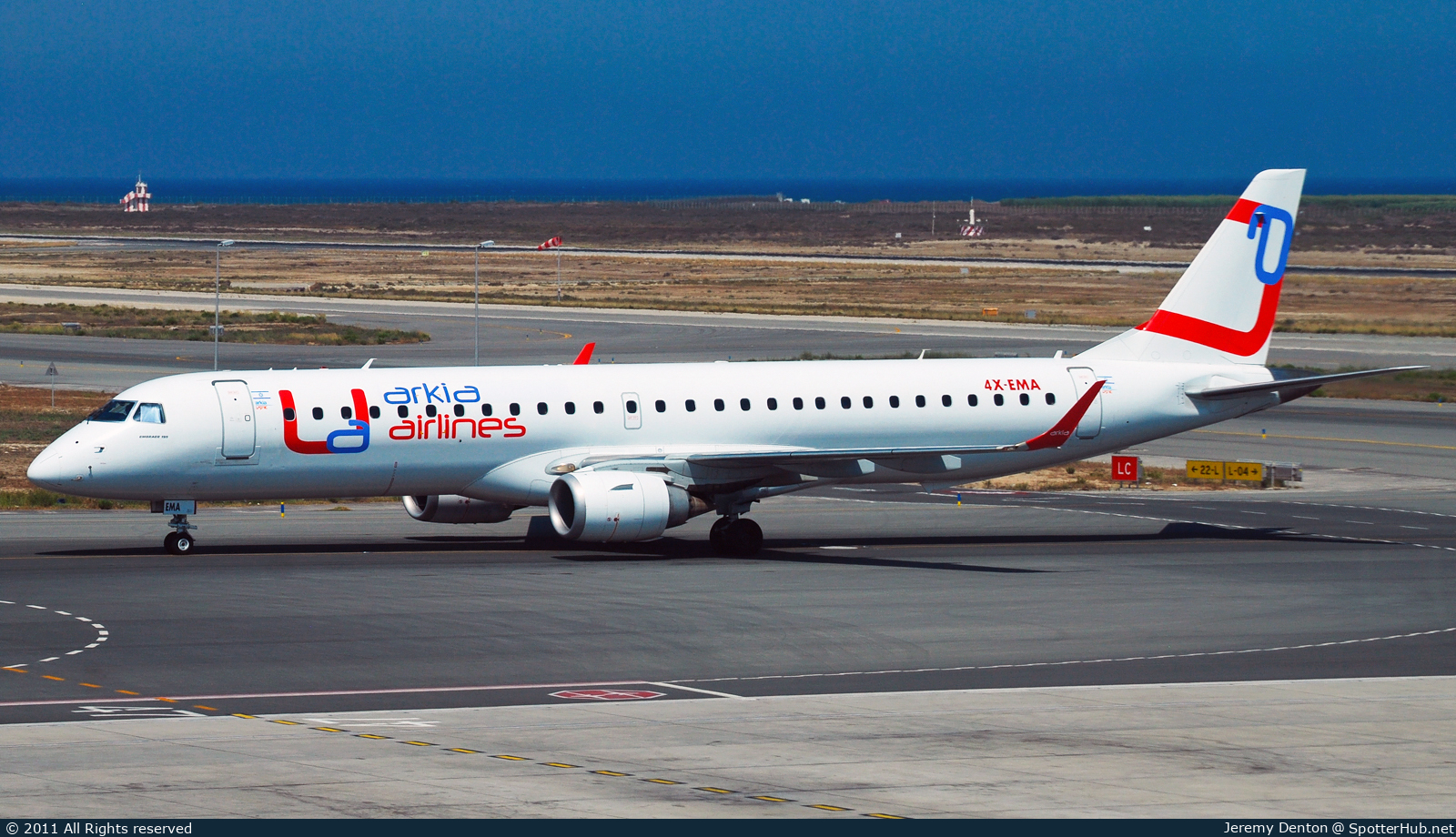 Photo of 4X-EMA - Embraer ERJ-195AR operated by Arkia Israeli Airlines