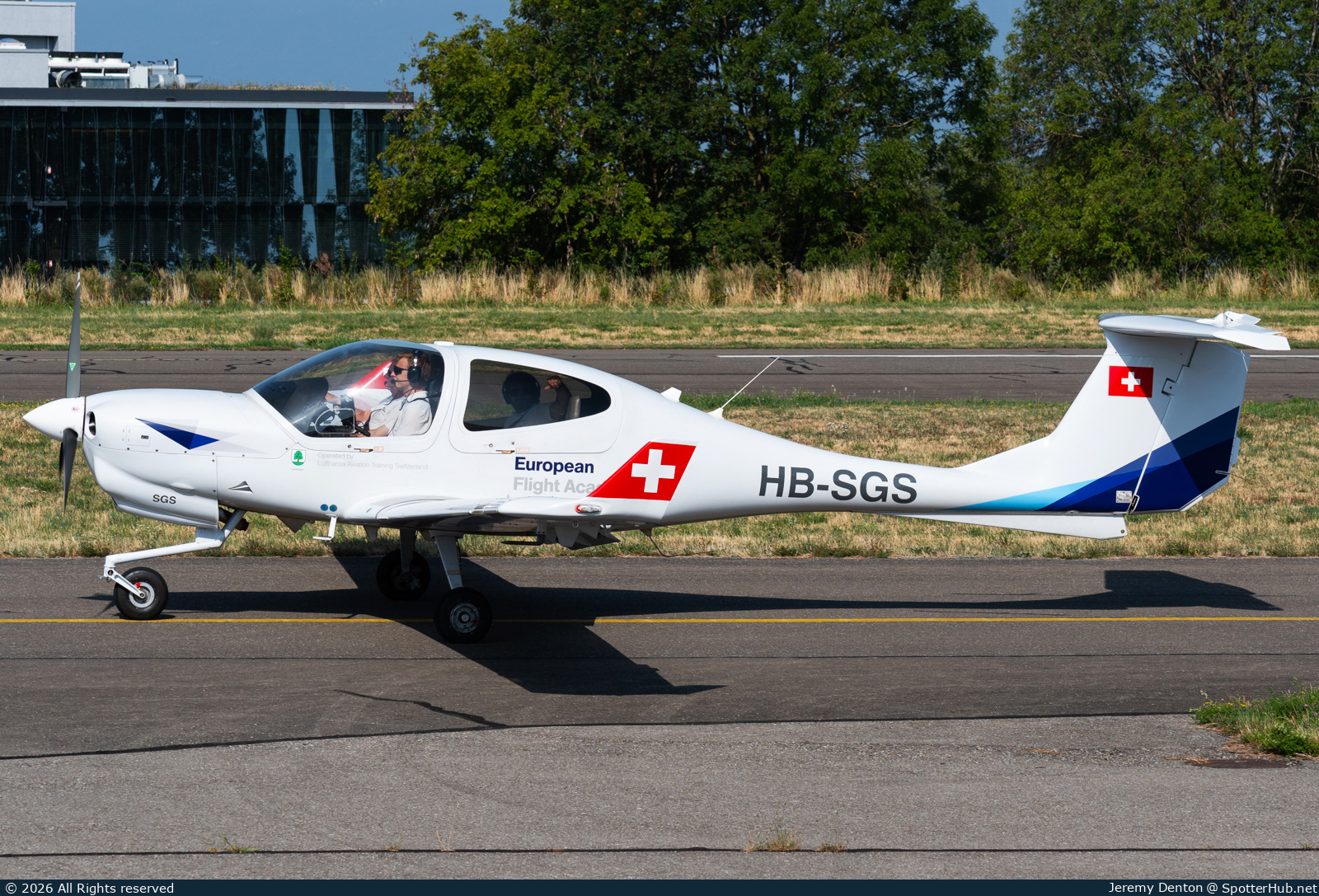 Photo of HB-SGS - Diamond DA40 NG Diamond Star operated by European Flight Academy (opb Lufthansa Aviation Training Switzerland)