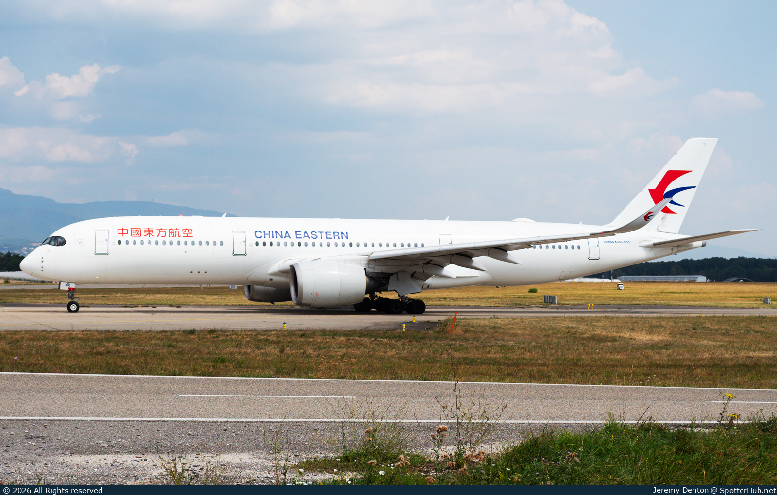 Photo of B-324X - Airbus A350-941 operated by China Eastern Airlines