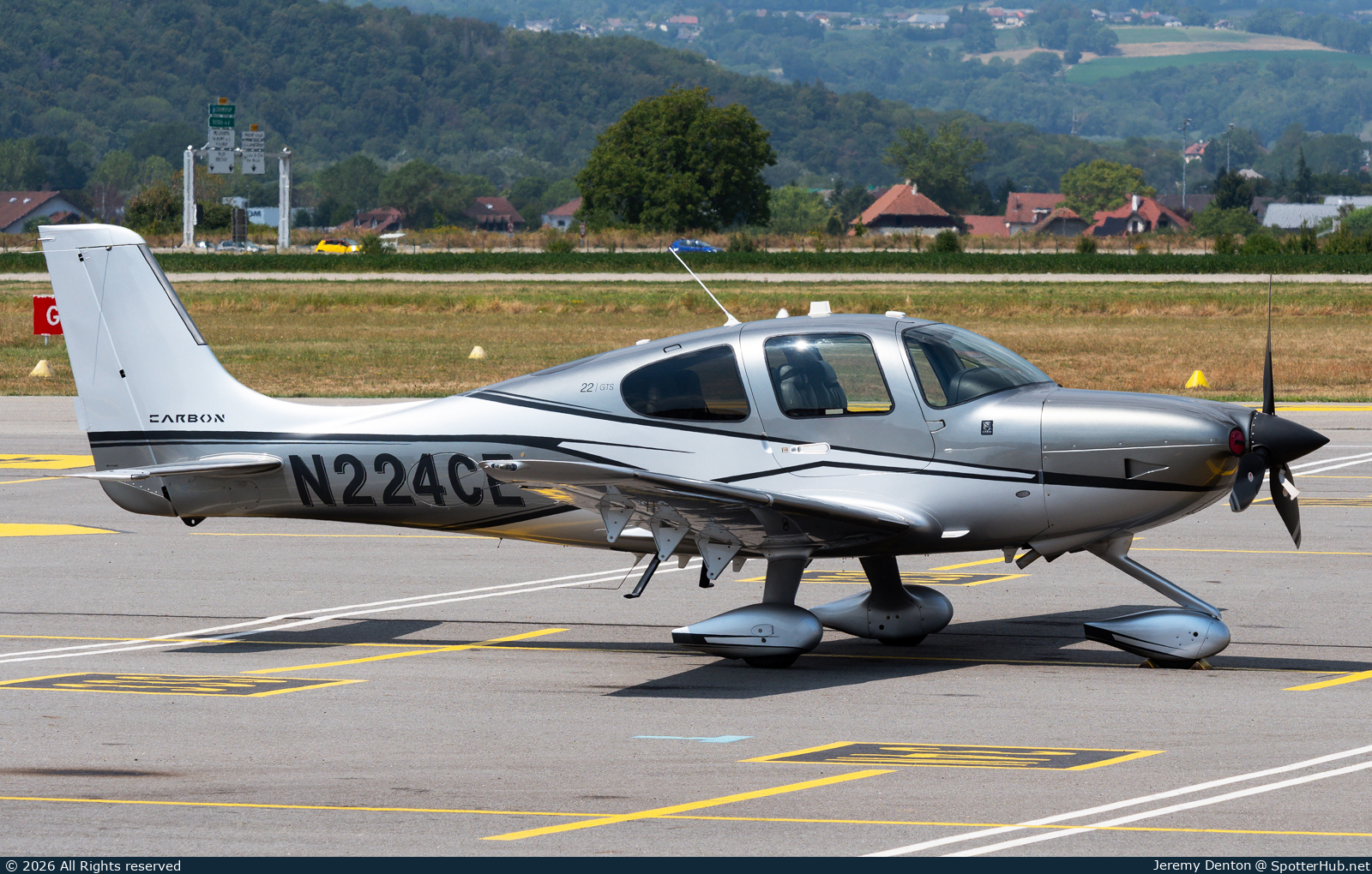 Photo of N224CE - Cirrus SR22 G5 GTS operated by Private