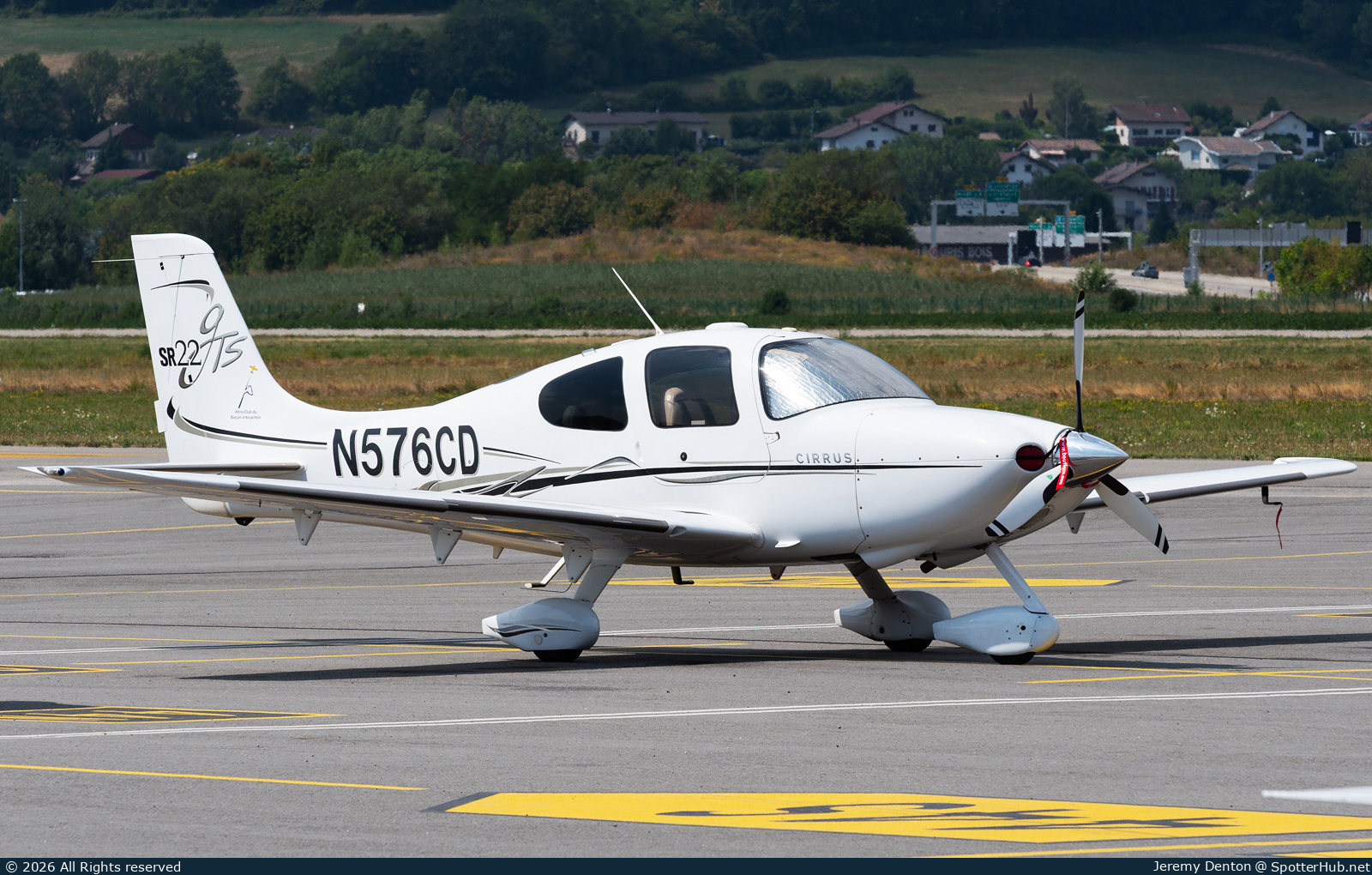 Photo of N576CD - Cirrus SR22 G2 GTS operated by Aéroclub du Bassin d'Arcachon