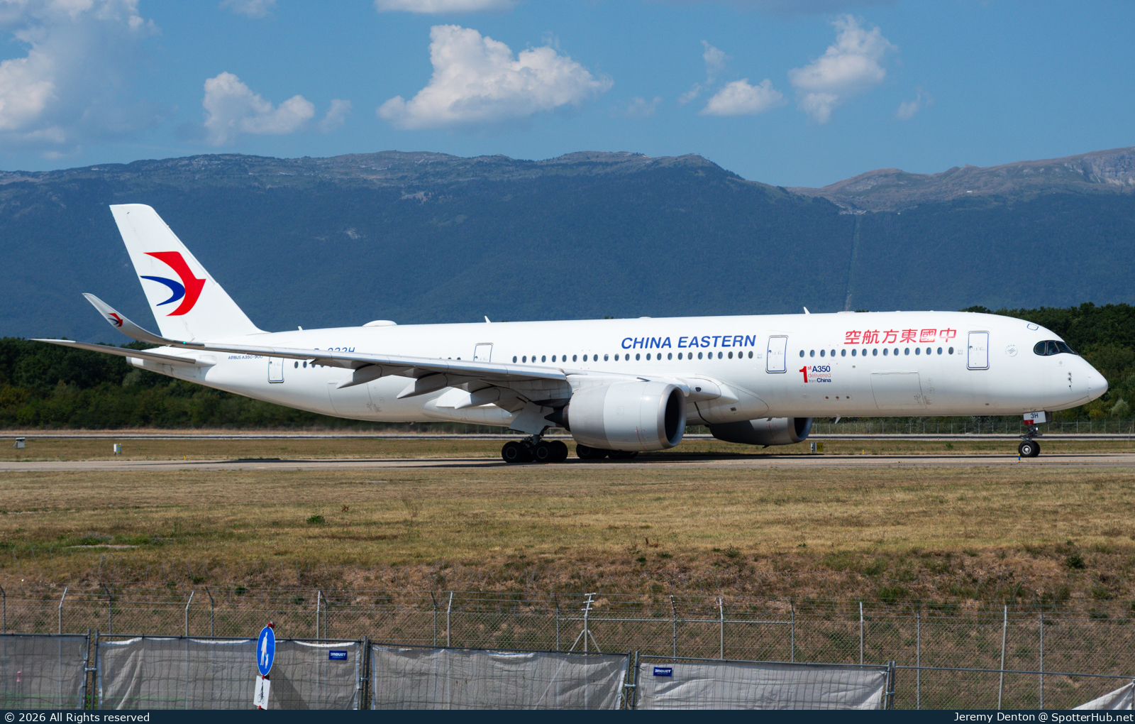 Photo of B-323H - Airbus A350-941 operated by China Eastern Airlines