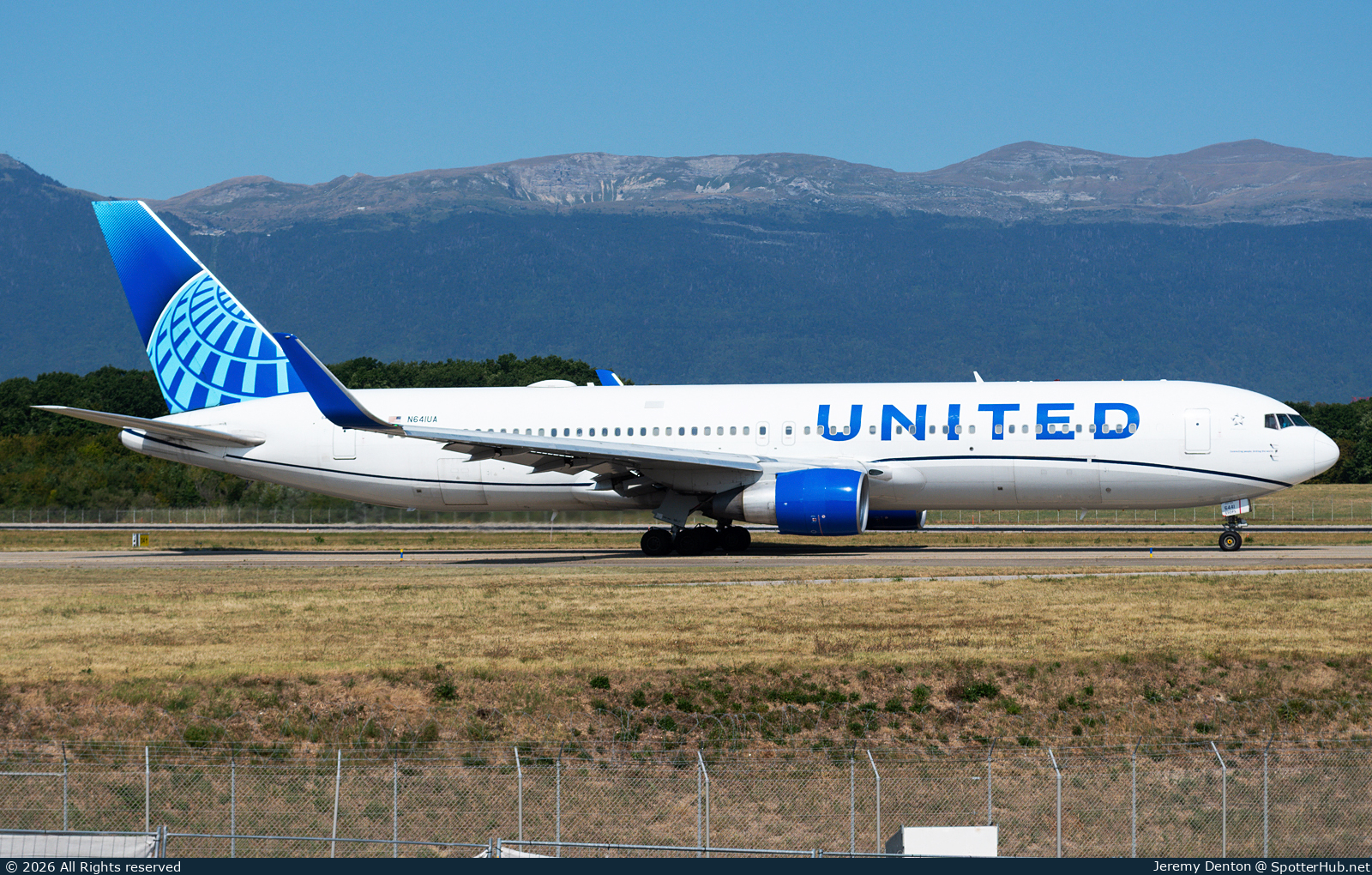 Photo of N641UA - Boeing 767-322(ER) operated by United Airlines