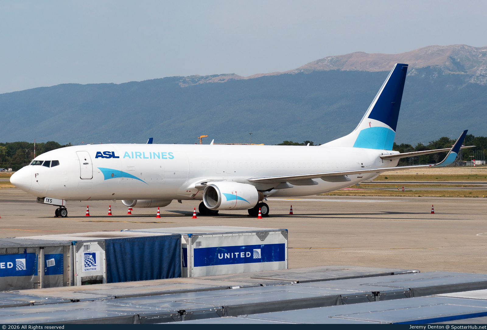 Photo of OE-IXS - Boeing 737-86N(BCF) operated by ASL Airlines Belgium