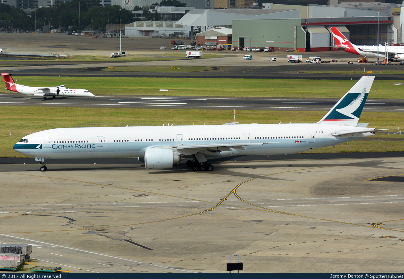Photo of B-KPZ - Boeing 777-367(ER) operated by Cathay Pacific Airways