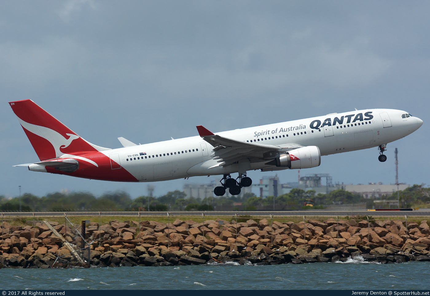 Photo of VH-EBN - Airbus A330-202 operated by Qantas