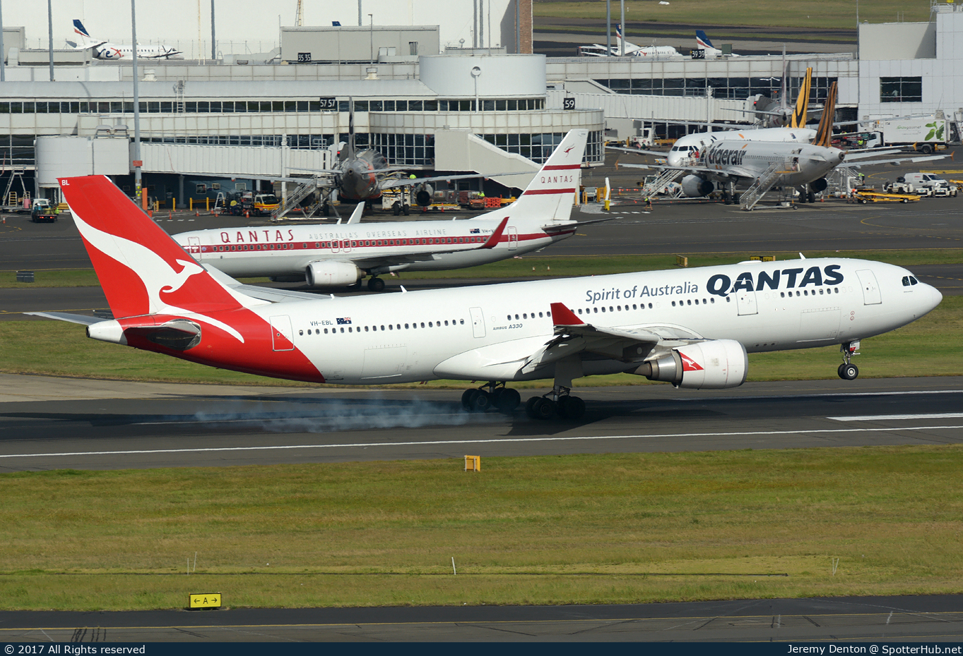 Photo of VH-EBL - Airbus A330-203 operated by Qantas