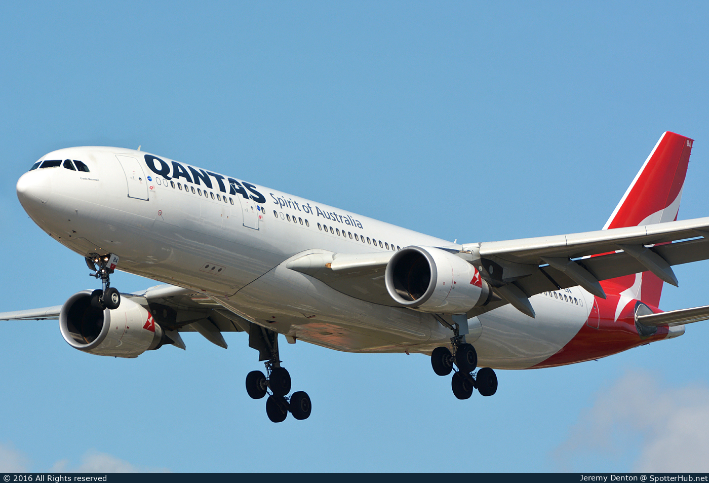 Photo of VH-EBA - Airbus A330-202 operated by Qantas