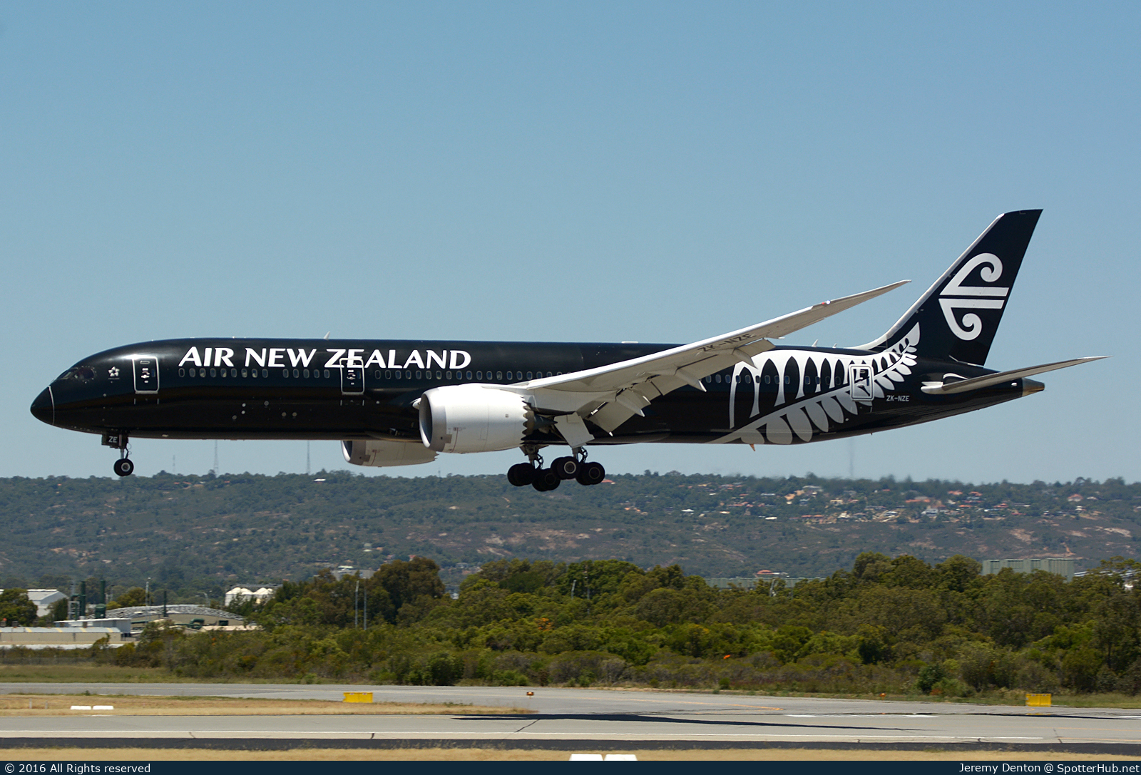 Photo of ZK-NZE - Boeing 787-9 Dreamliner operated by Air New Zealand