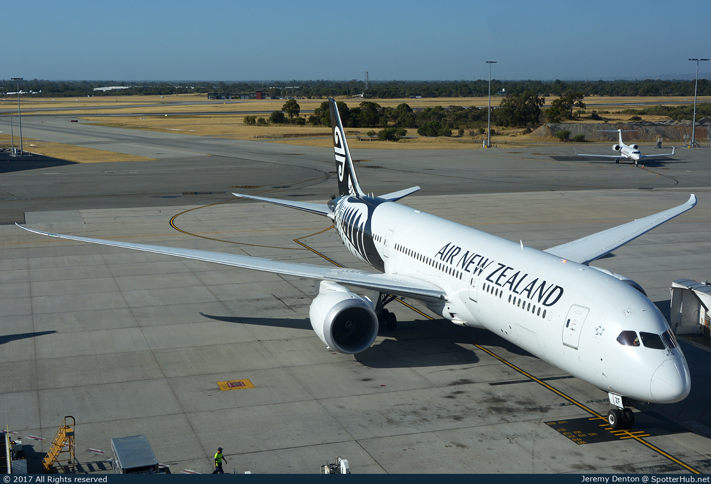 Photo of ZK-NZH - Boeing 787-9 Dreamliner operated by Air New Zealand