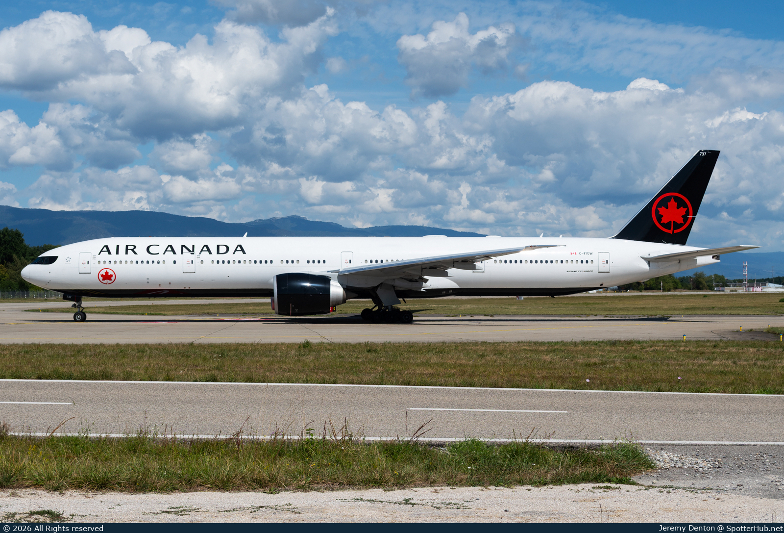 Photo of C-FIUW - Boeing 777-333(ER) operated by Air Canada