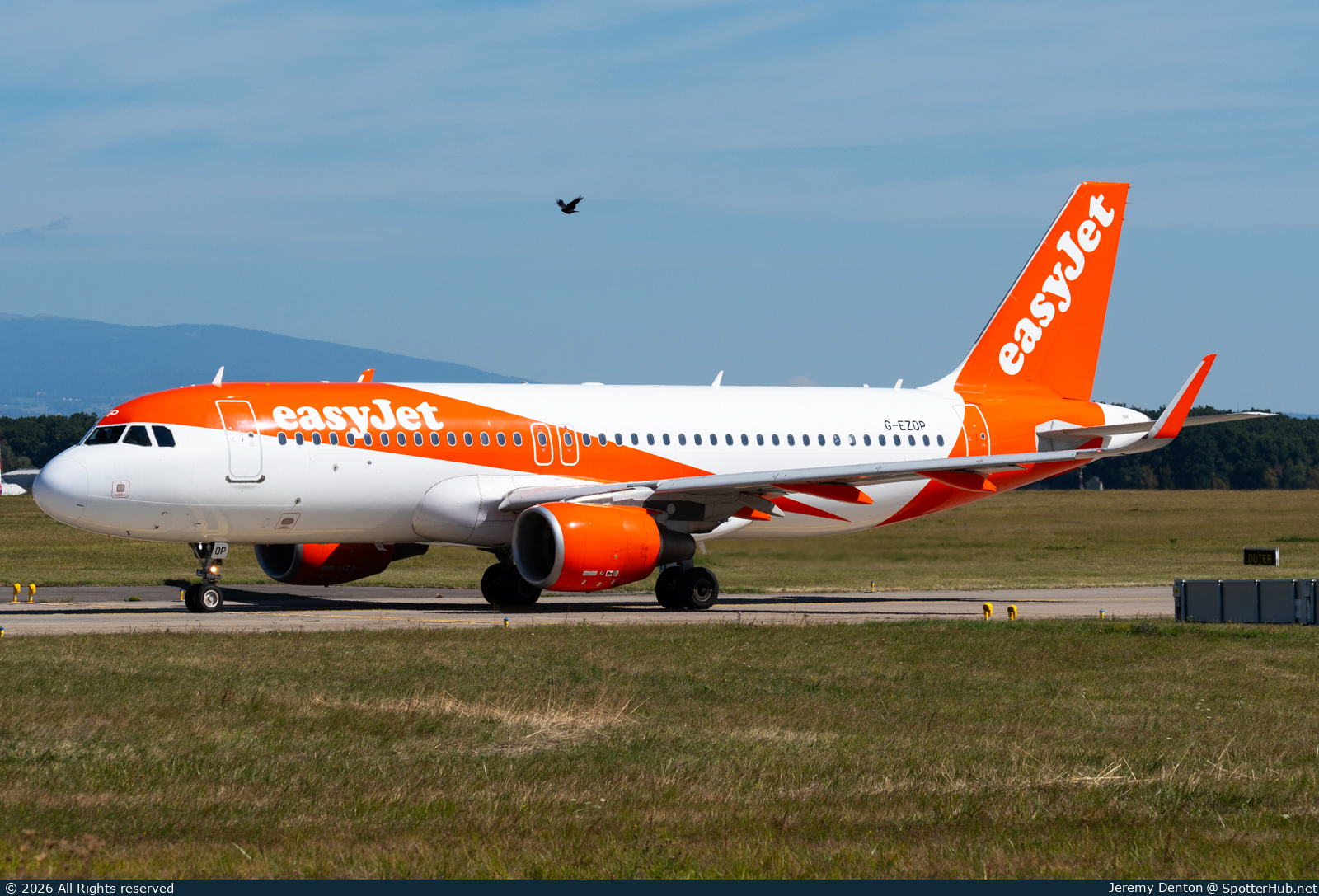 Photo of G-EZOP - Airbus A320-214 operated by easyJet