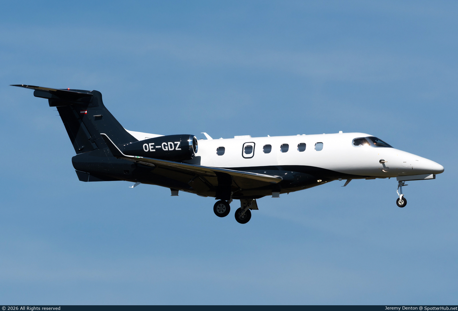 Photo of OE-GDZ - Embraer Phenom 300E operated by Sparfell Luftfahrt