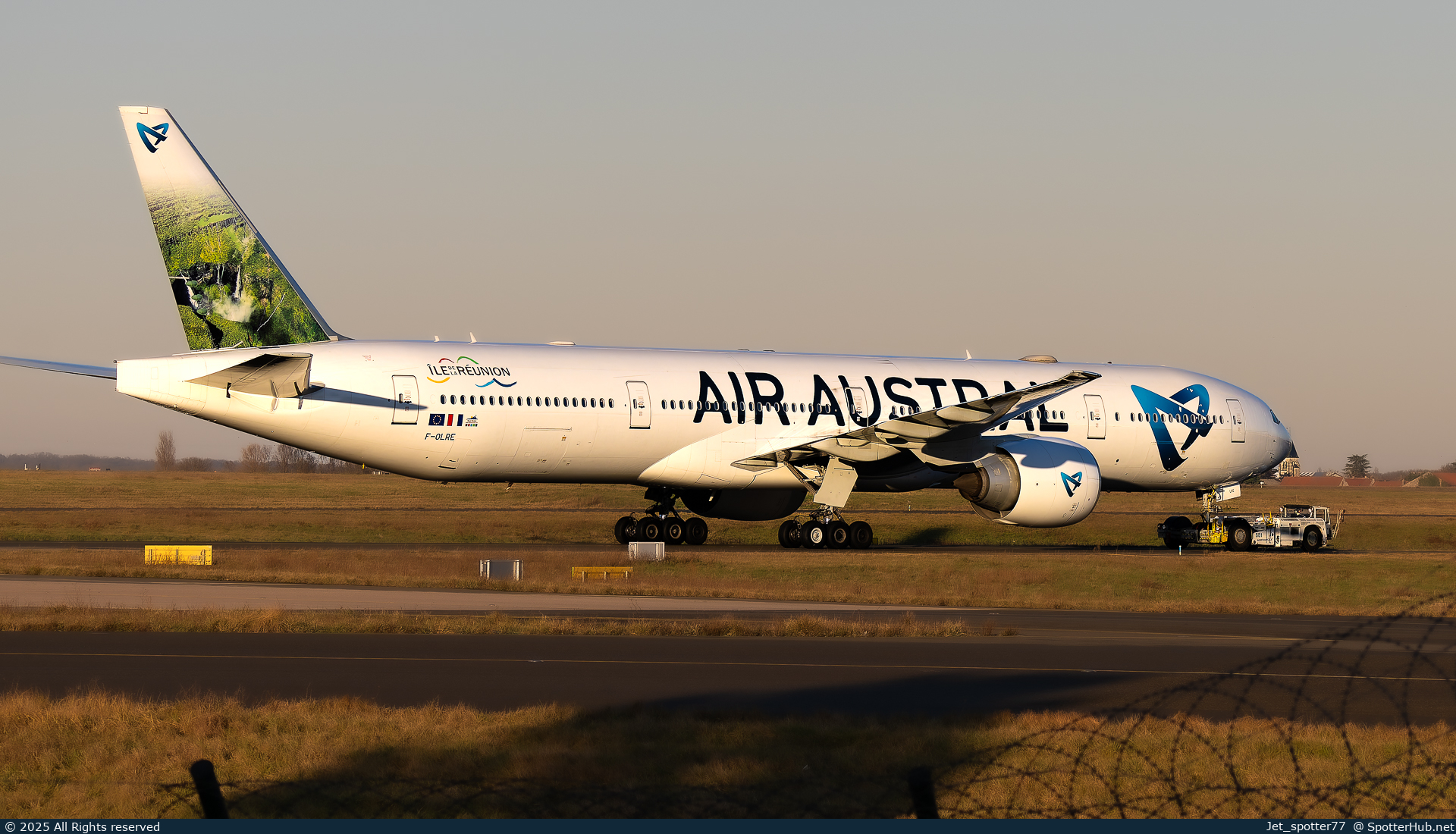 Photo of F-OLRE - Boeing 777-39M(ER) operated by Air Austral