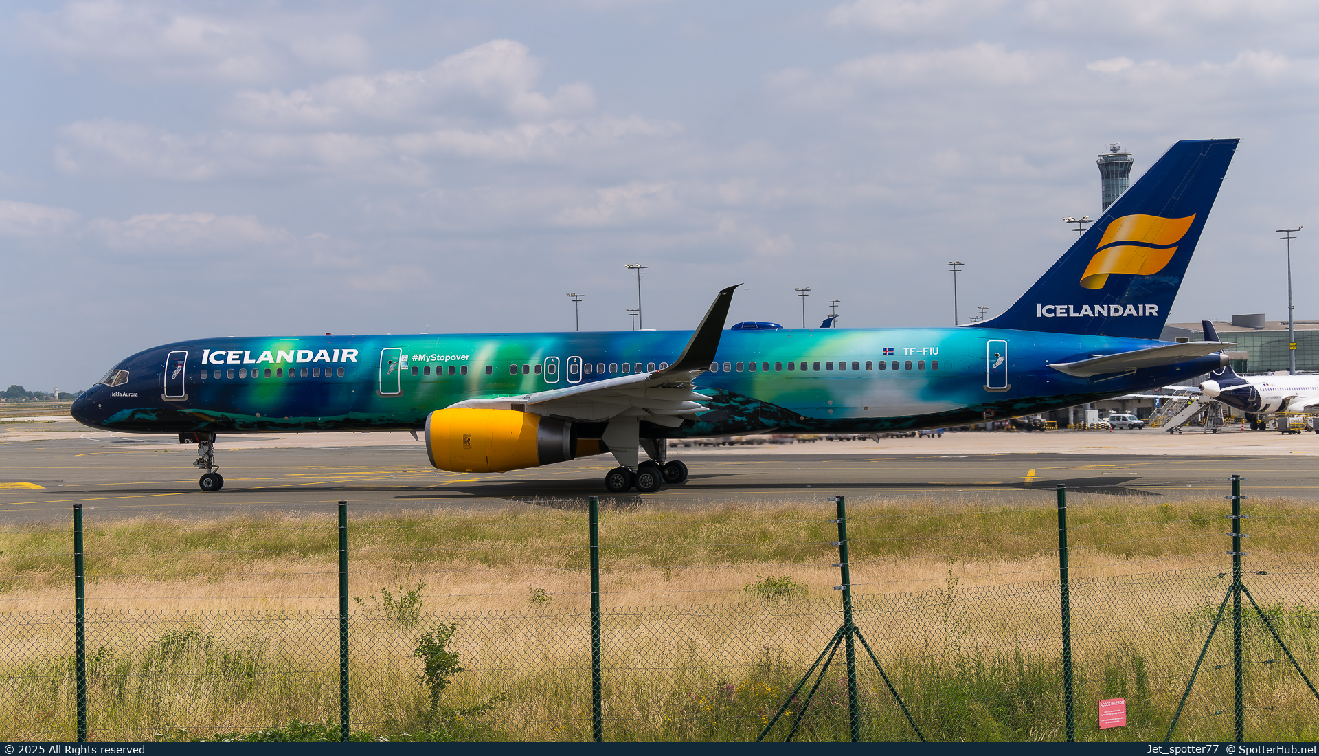 Photo of TF-FIU - Boeing 757-256 operated by Icelandair