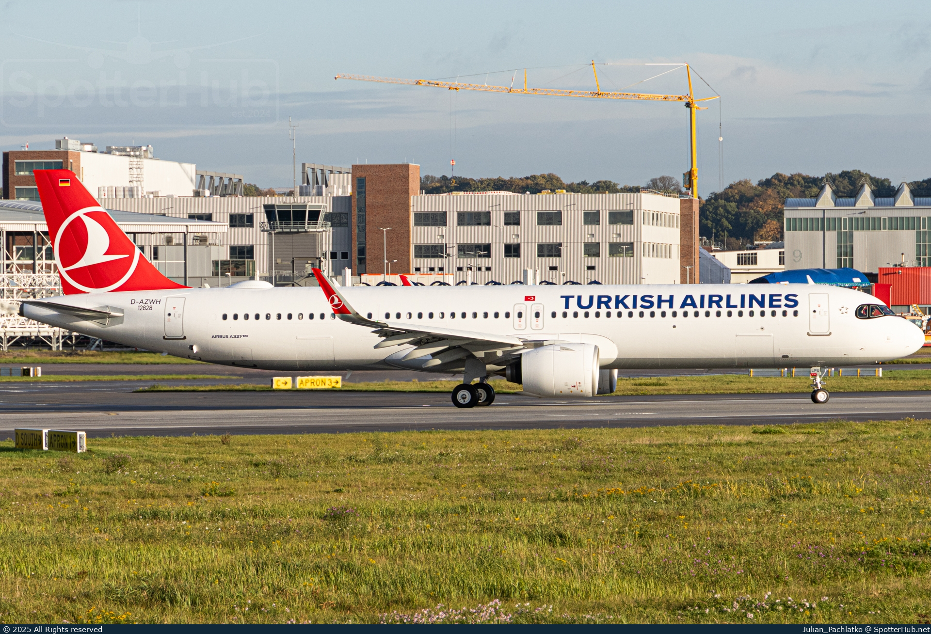 Photo of D-AZWH - Airbus A321-271NX operated by Turkish Airlines