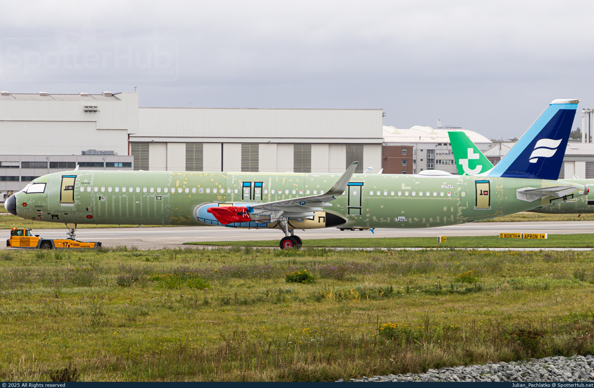 Photo of D-AYAN - Airbus A321-271NX operated by Icelandair