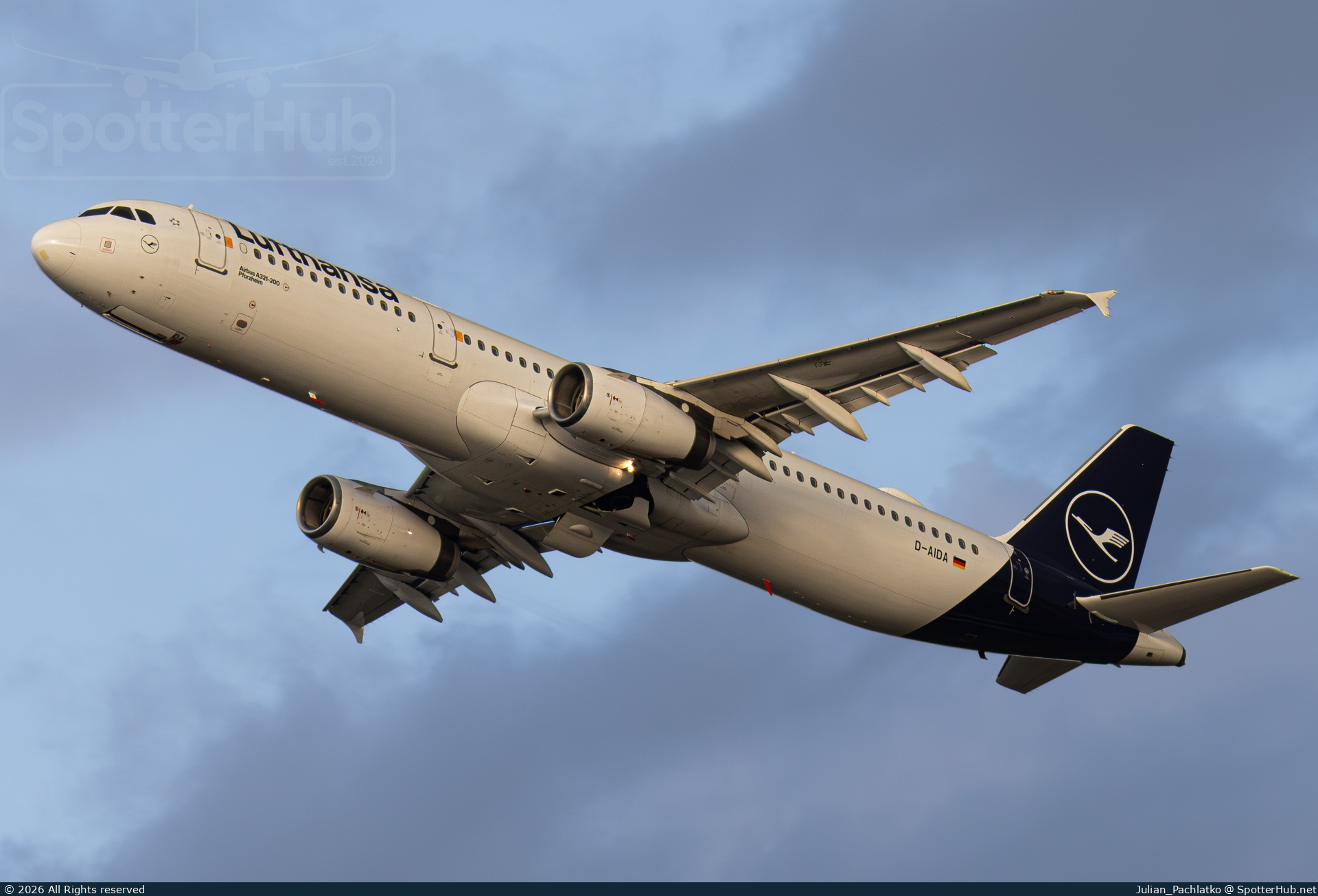 Photo of D-AIDA - Airbus A321-231 operated by Lufthansa