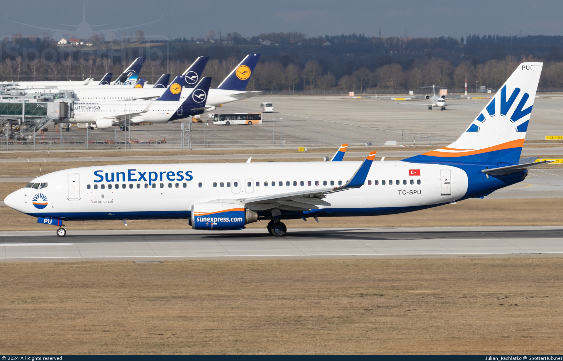 Photo of TC-SPU - Boeing 737-8U3 operated by SunExpress