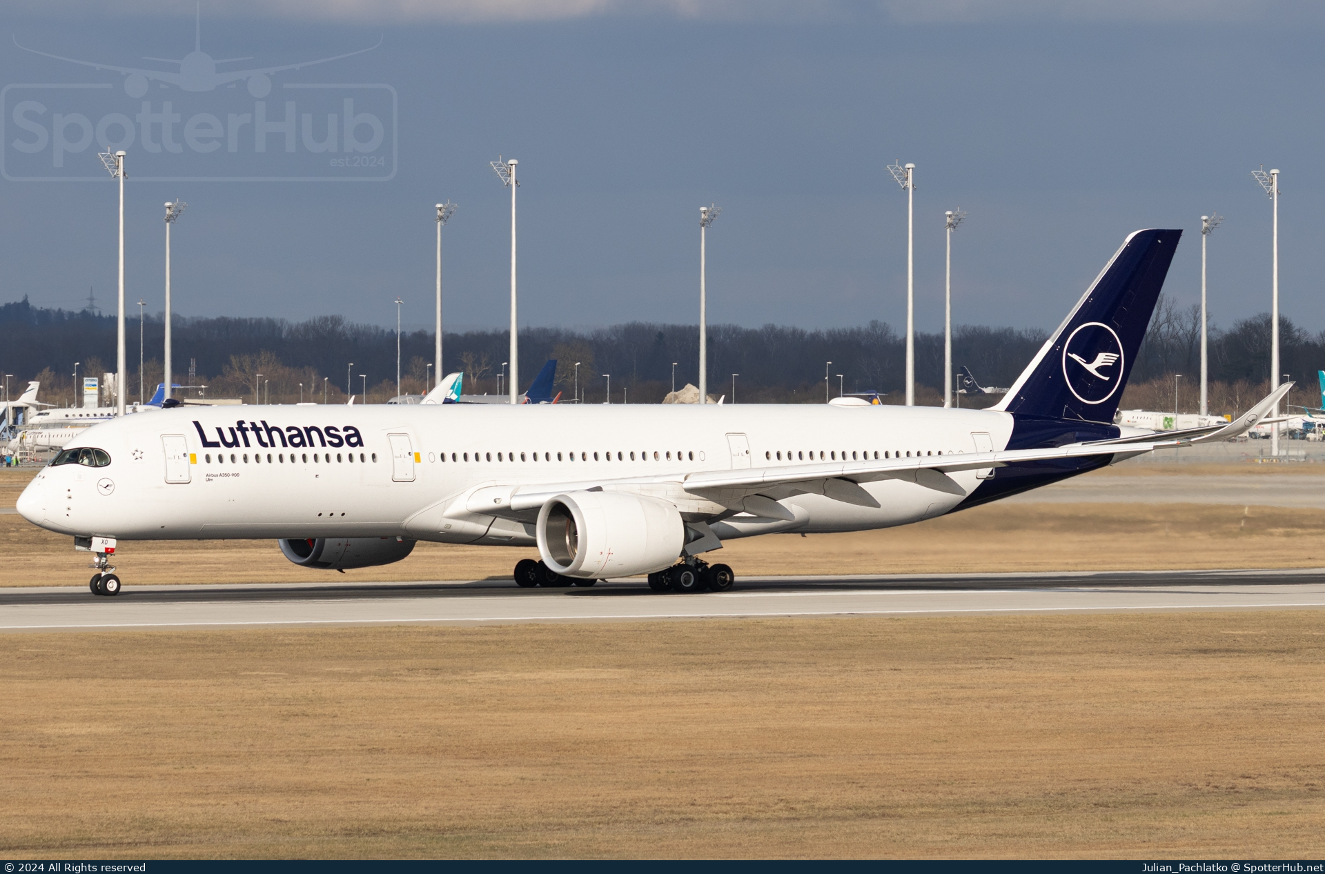 Photo of D-AIXO - Airbus A350-941 operated by Lufthansa