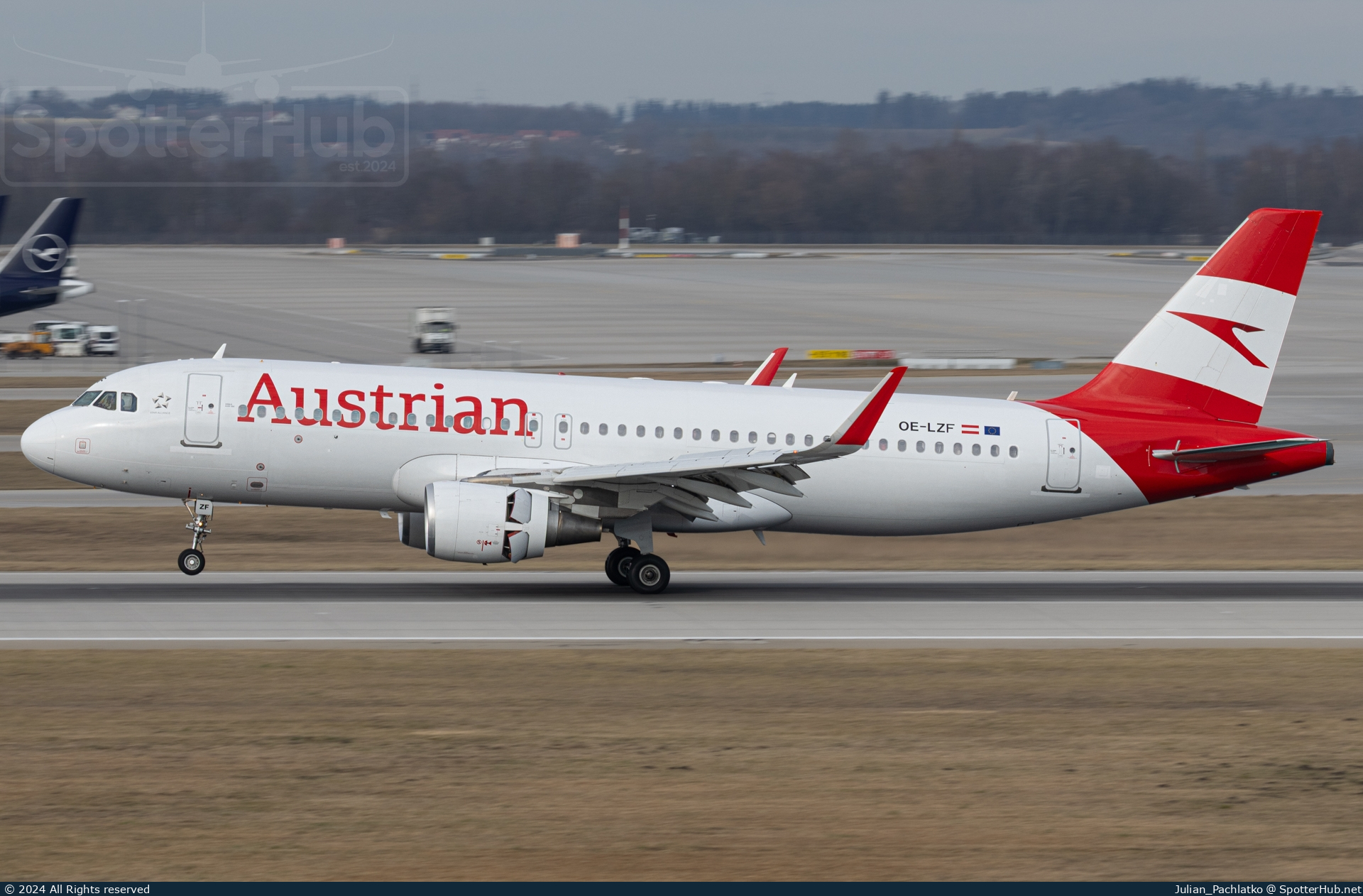 Photo of OE-LZF - Airbus A320-214 operated by Austrian Airlines