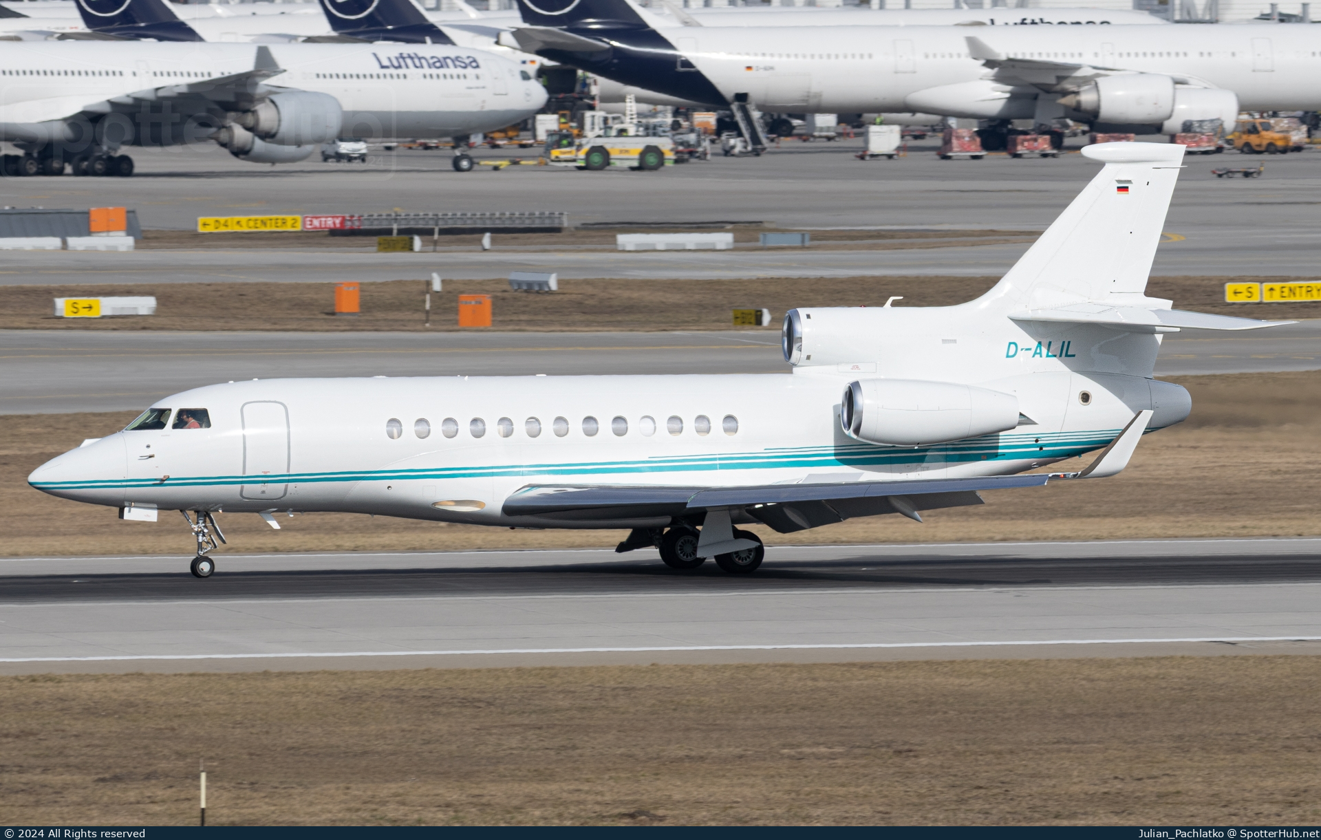 Photo of D-ALIL - Dassault Falcon 7X operated by Aero-Dienst