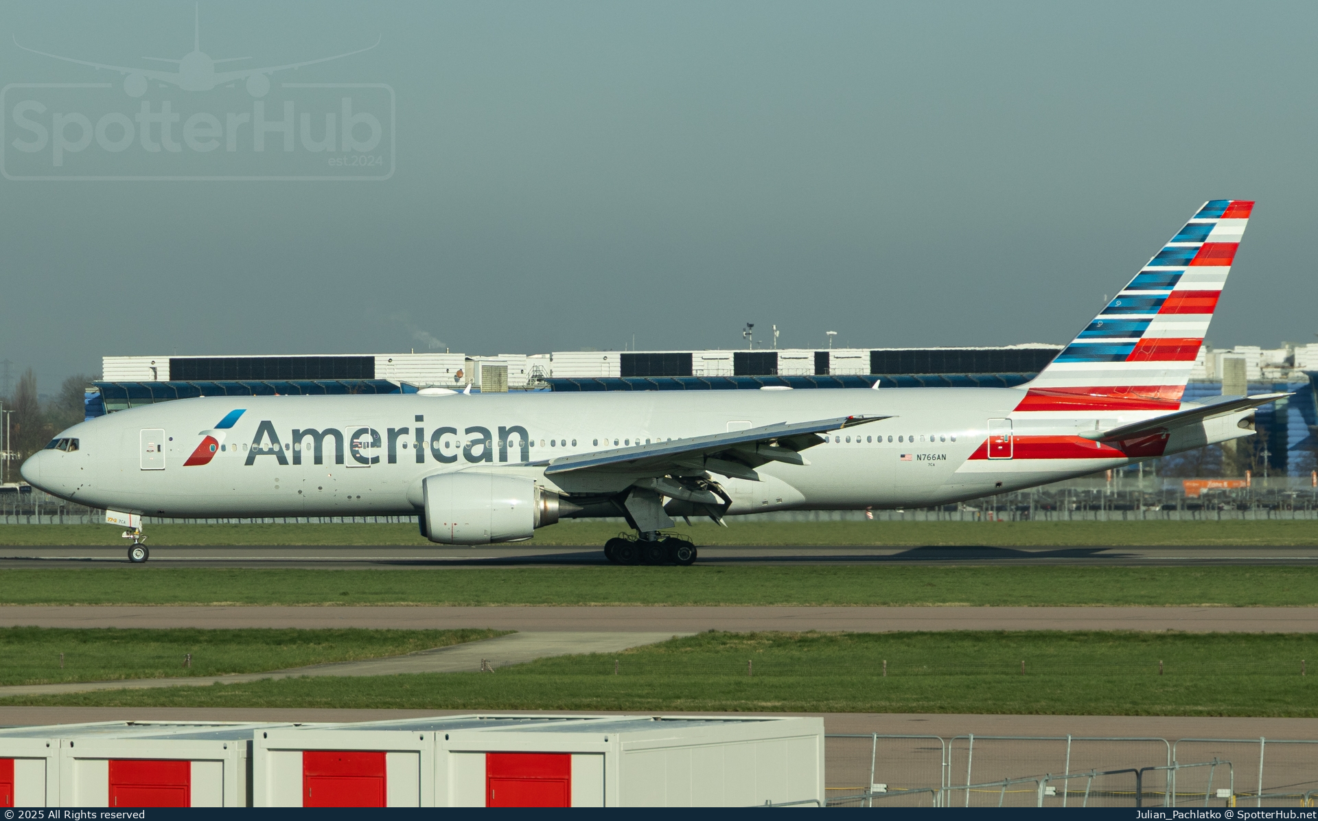 Photo of N766AN - Boeing 777-223(ER) operated by American Airlines