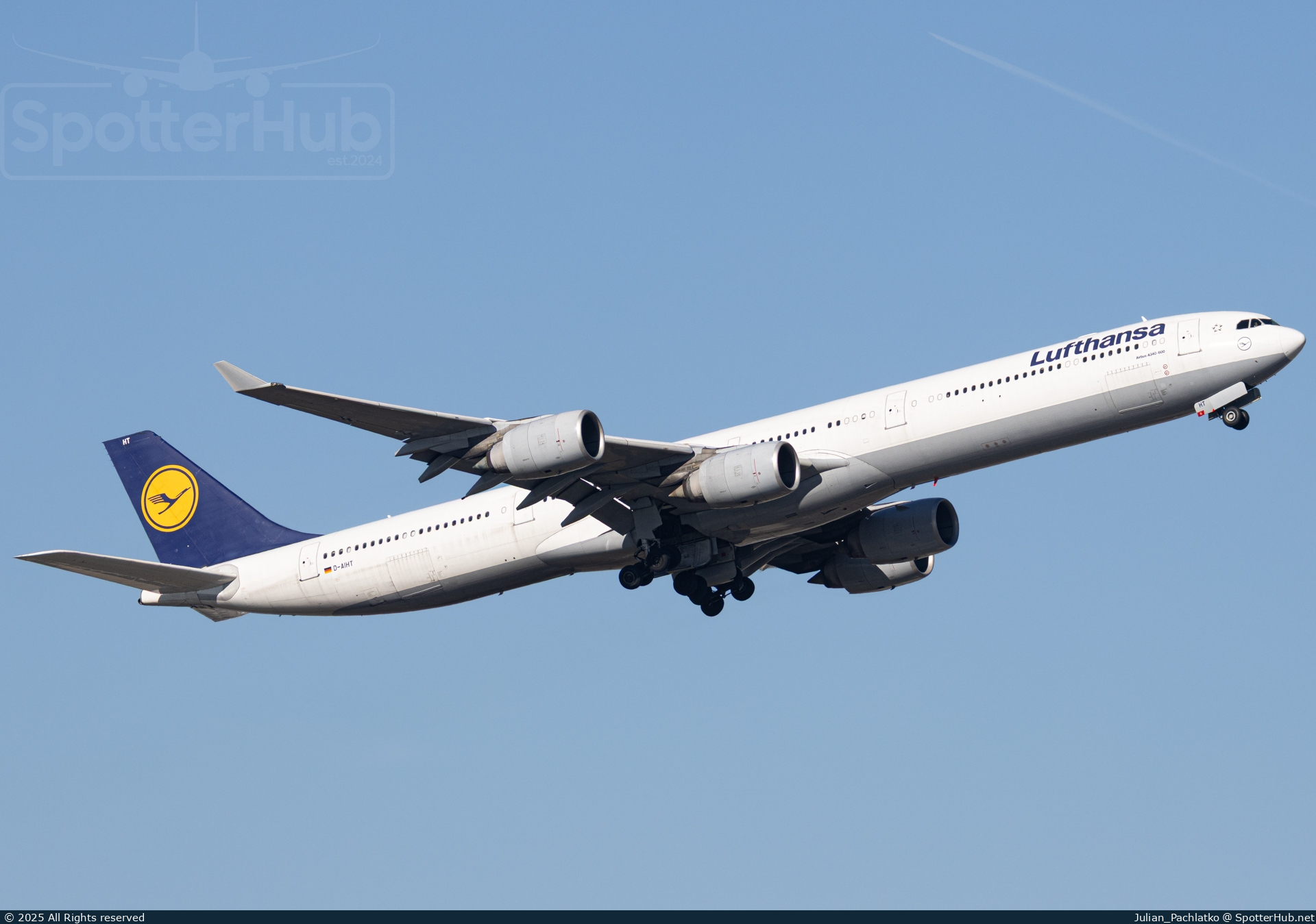 Photo of D-AIHT - Airbus A340-642 operated by Lufthansa