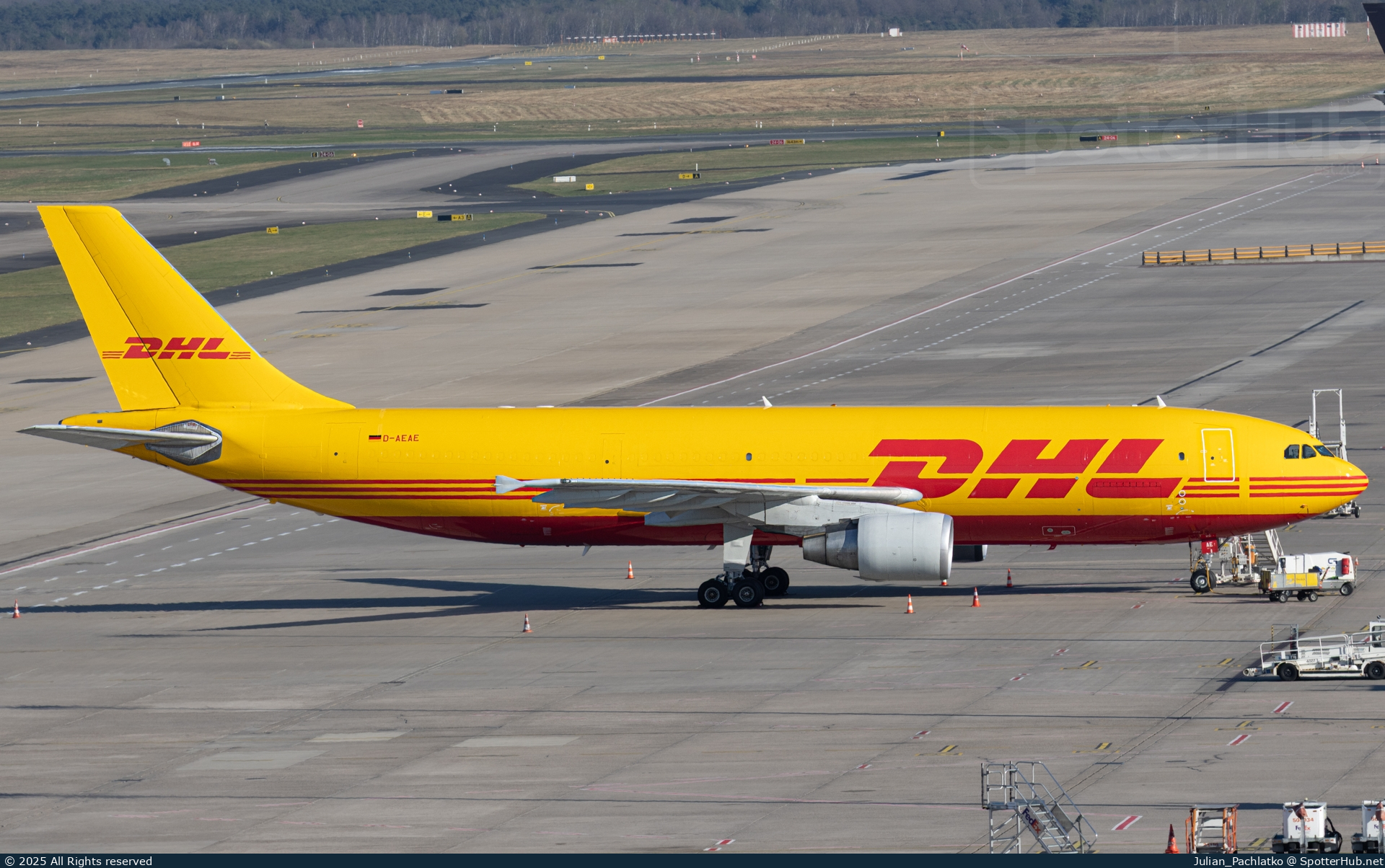 Photo of D-AEAE - Airbus A300B4-622R(F) operated by European Air Transport