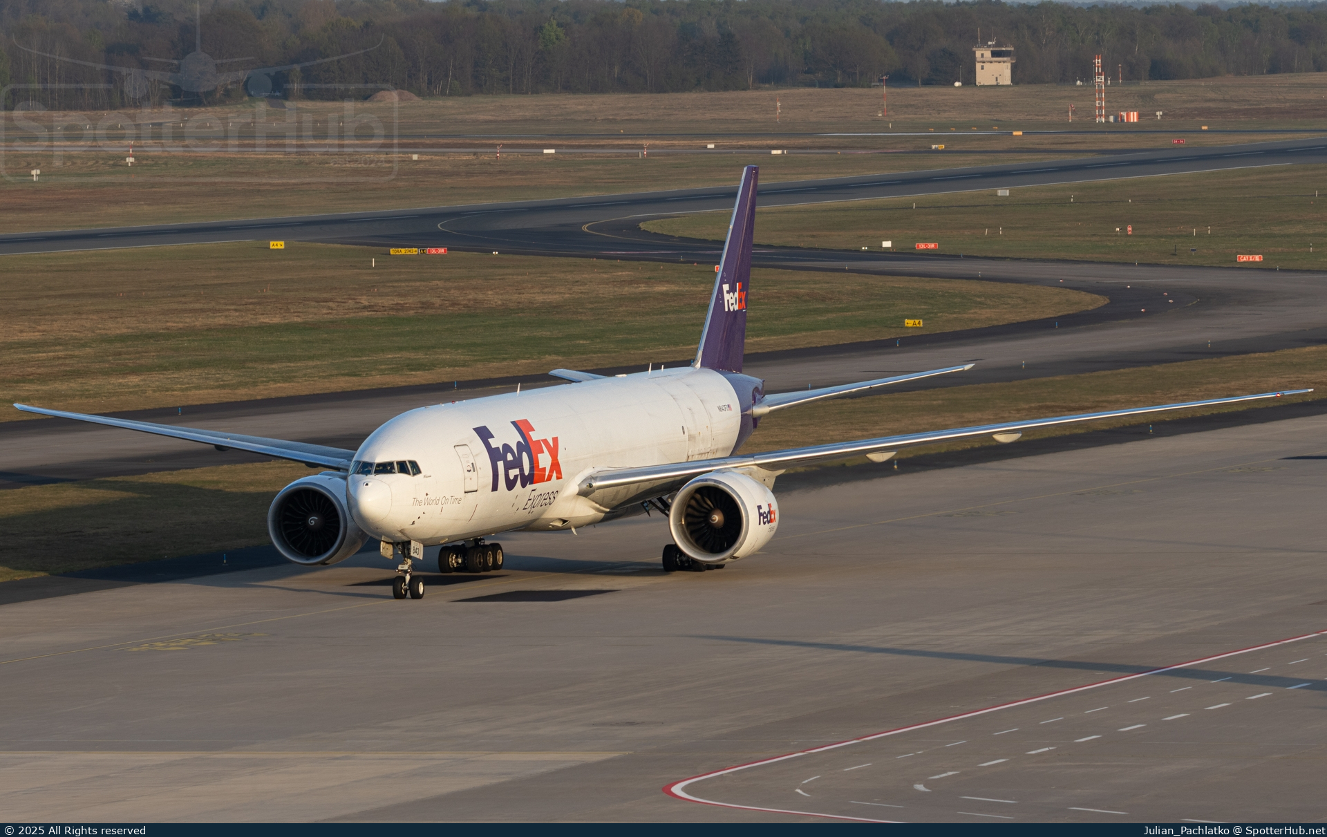 Photo of N843FD - Boeing 777-FHT operated by FedEx