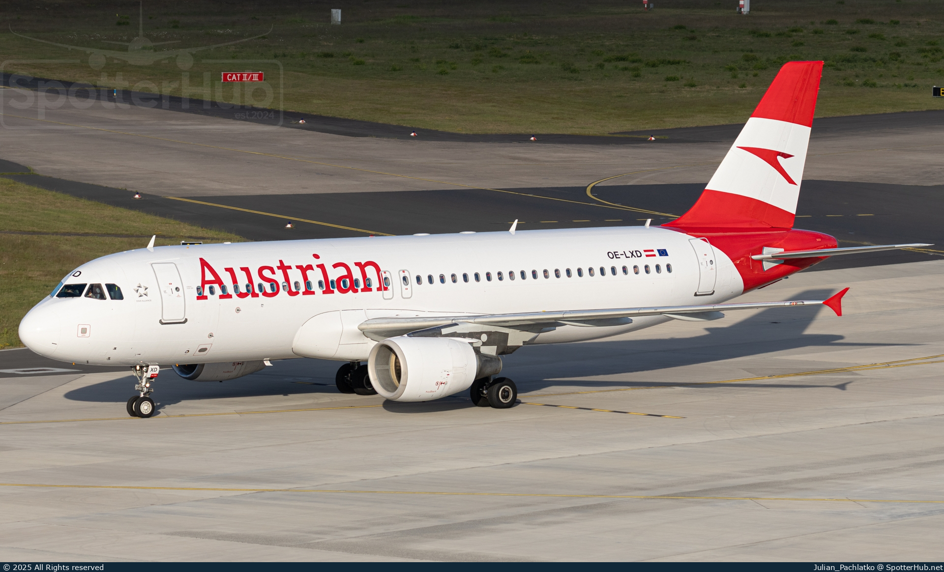Photo of OE-LXD - Airbus A320-216 operated by Austrian Airlines
